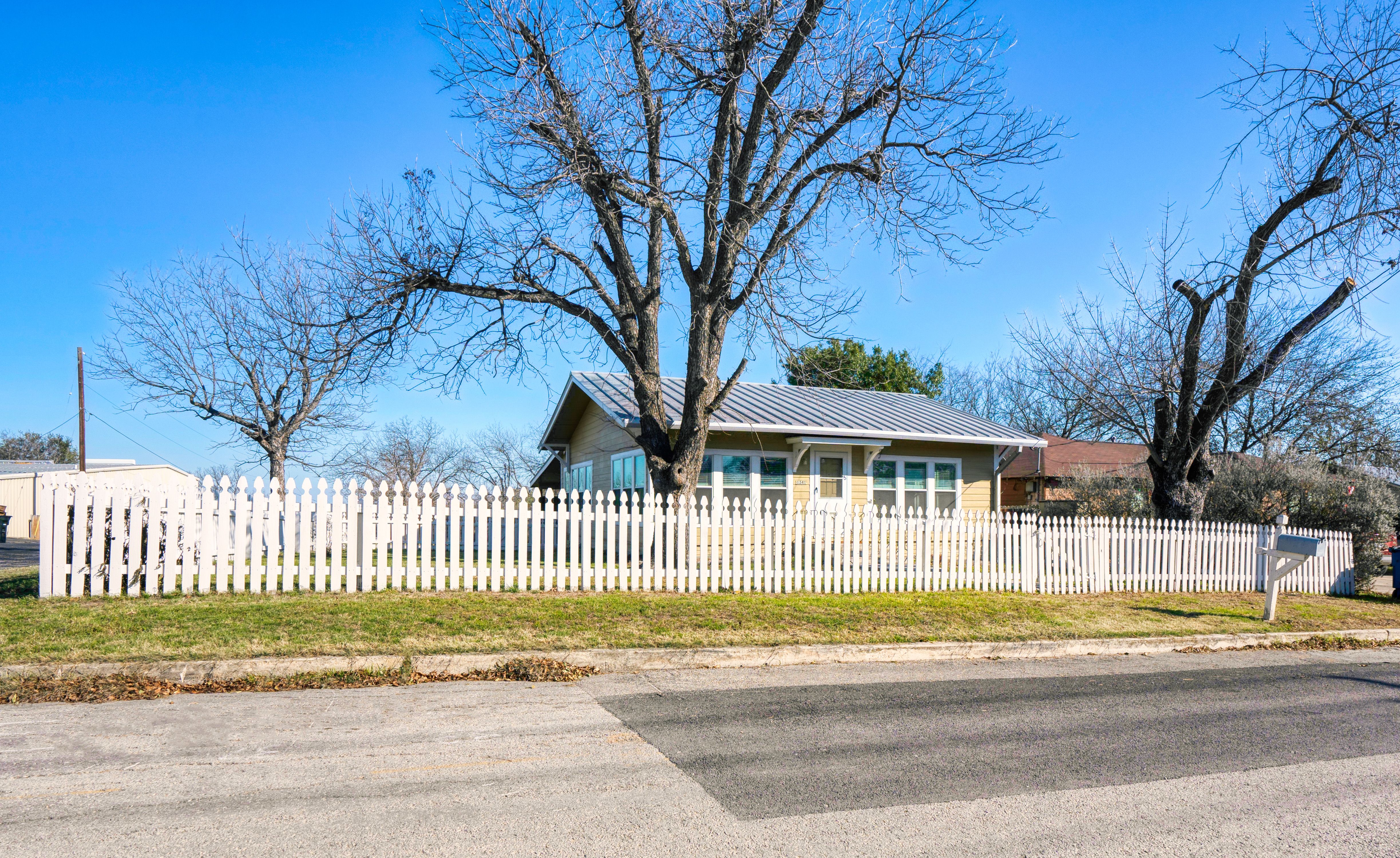 1241 South Academy Avenue