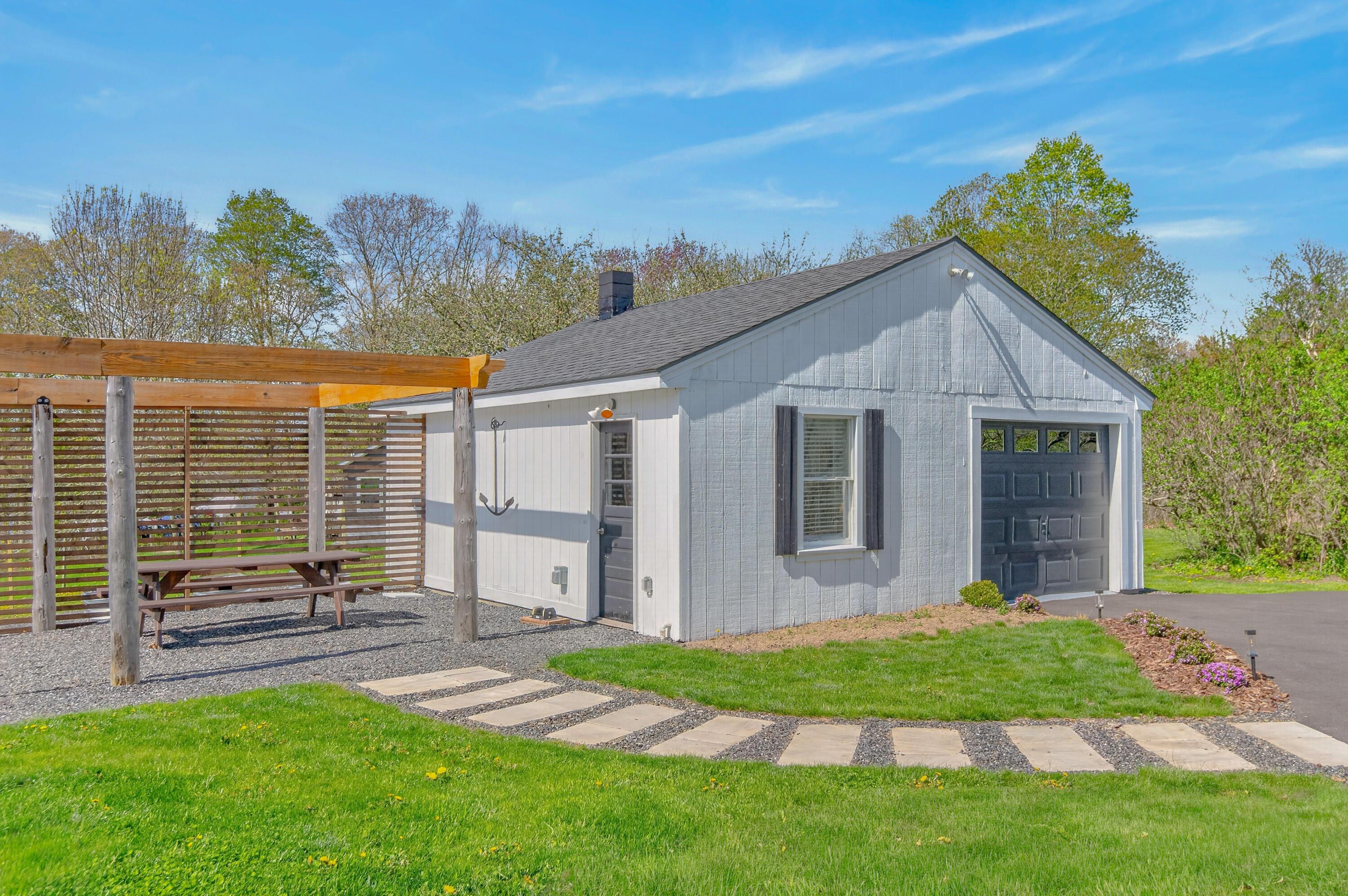 279 Middle Road