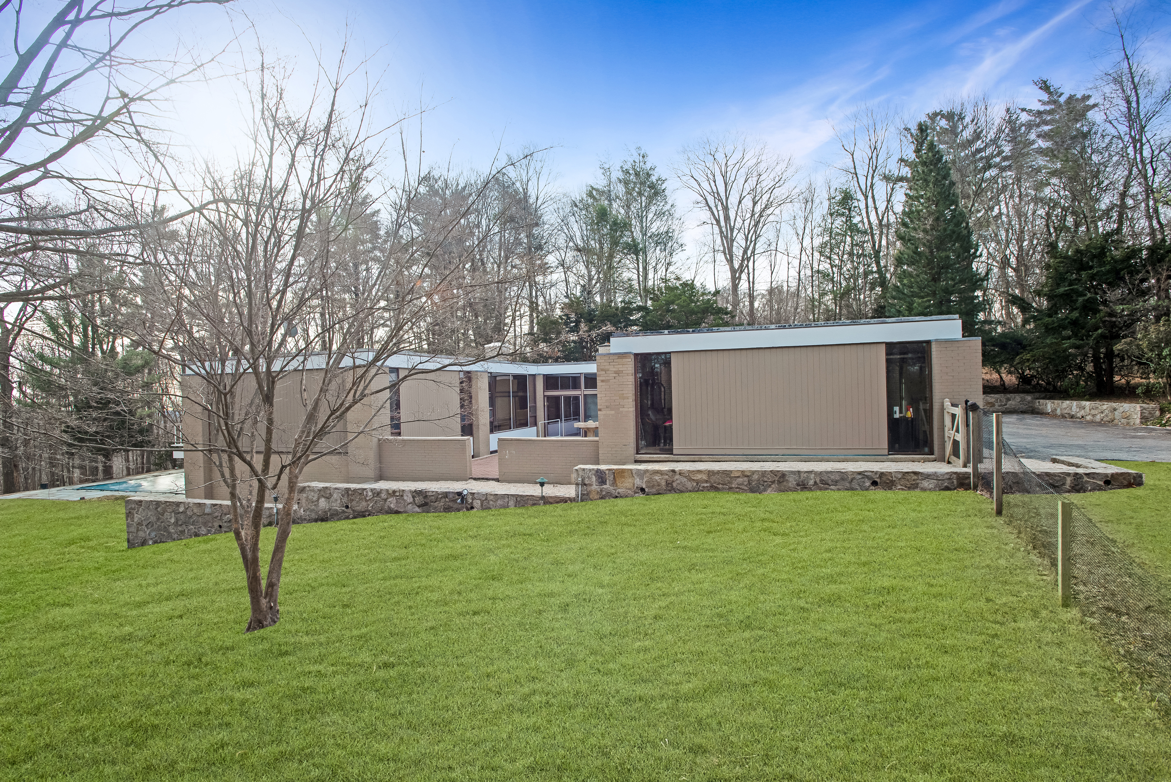93 Carriage Road