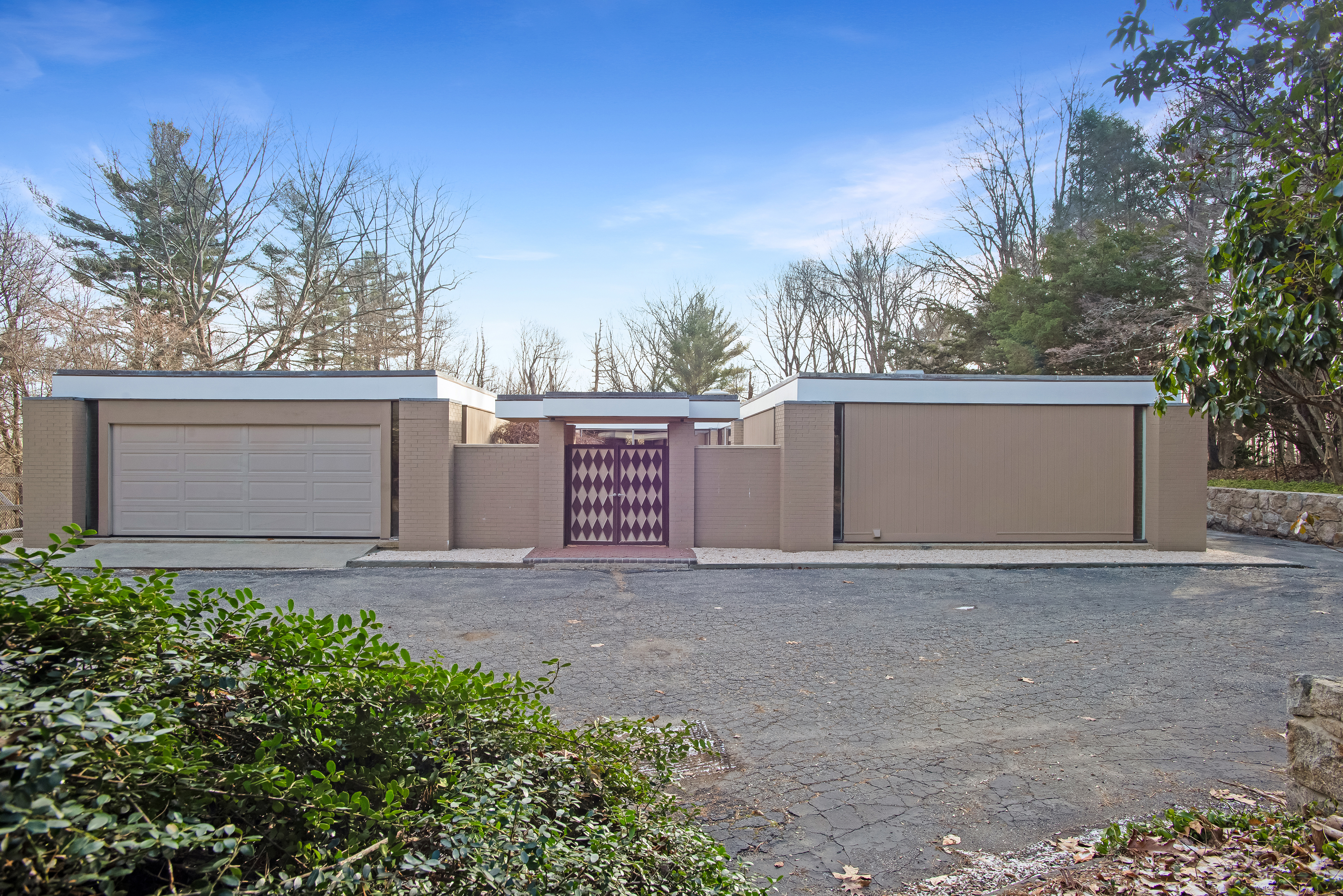 93 Carriage Road