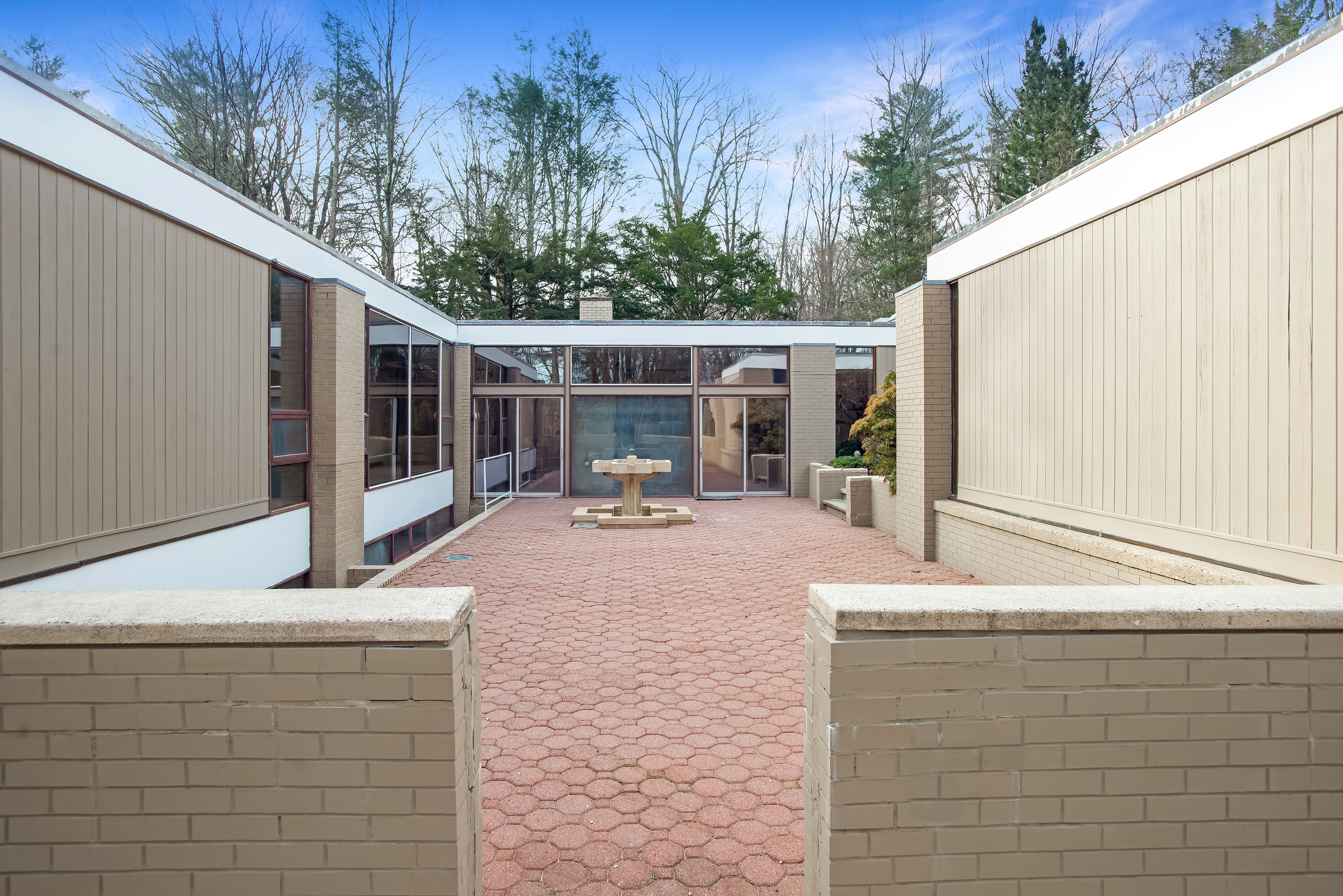 93 Carriage Road