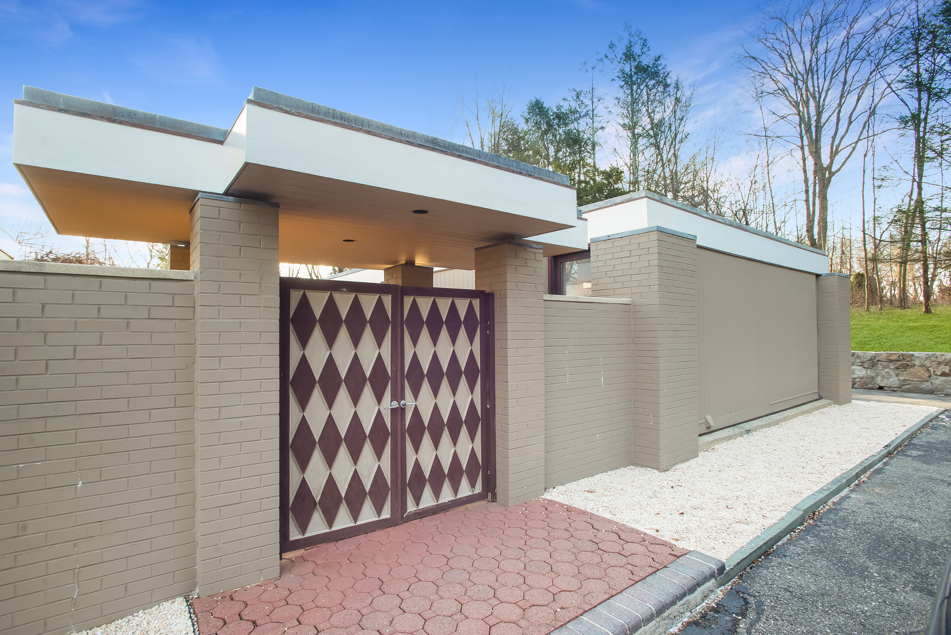93 Carriage Road
