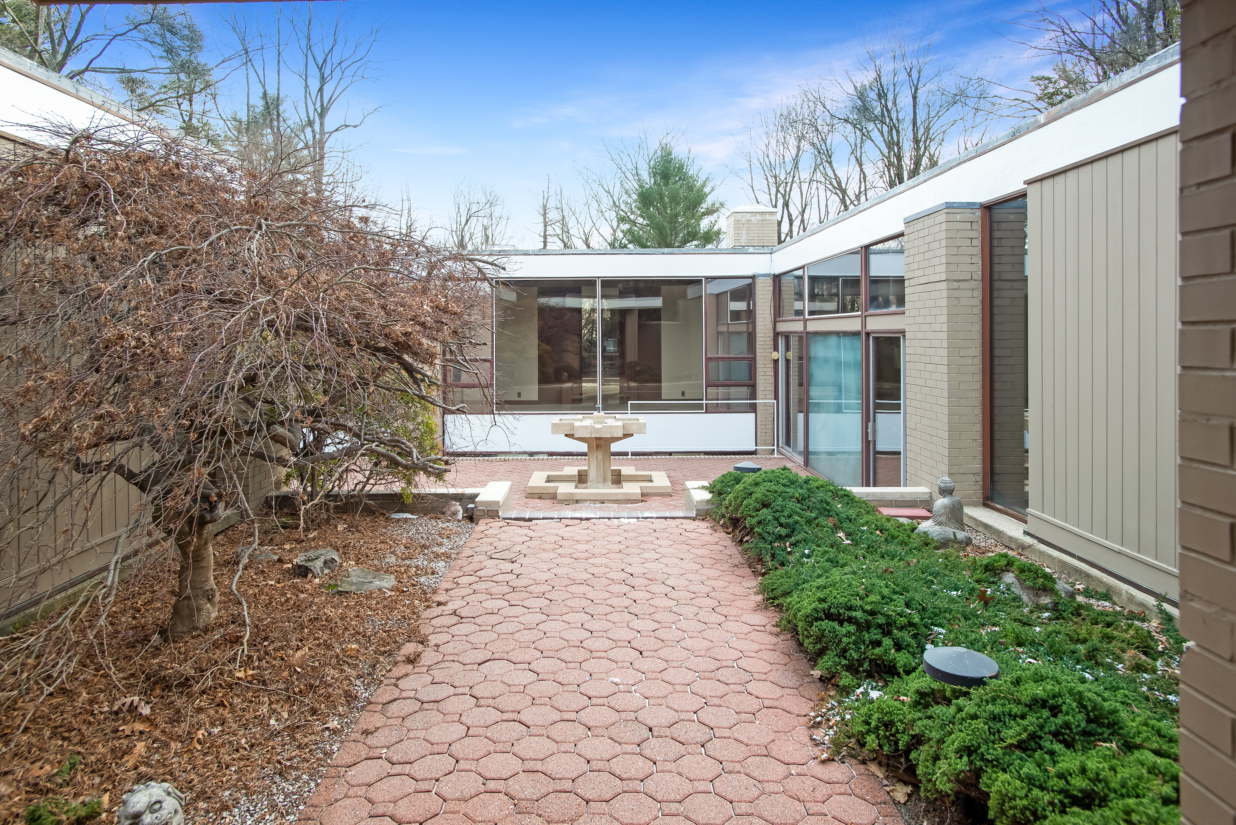93 Carriage Road
