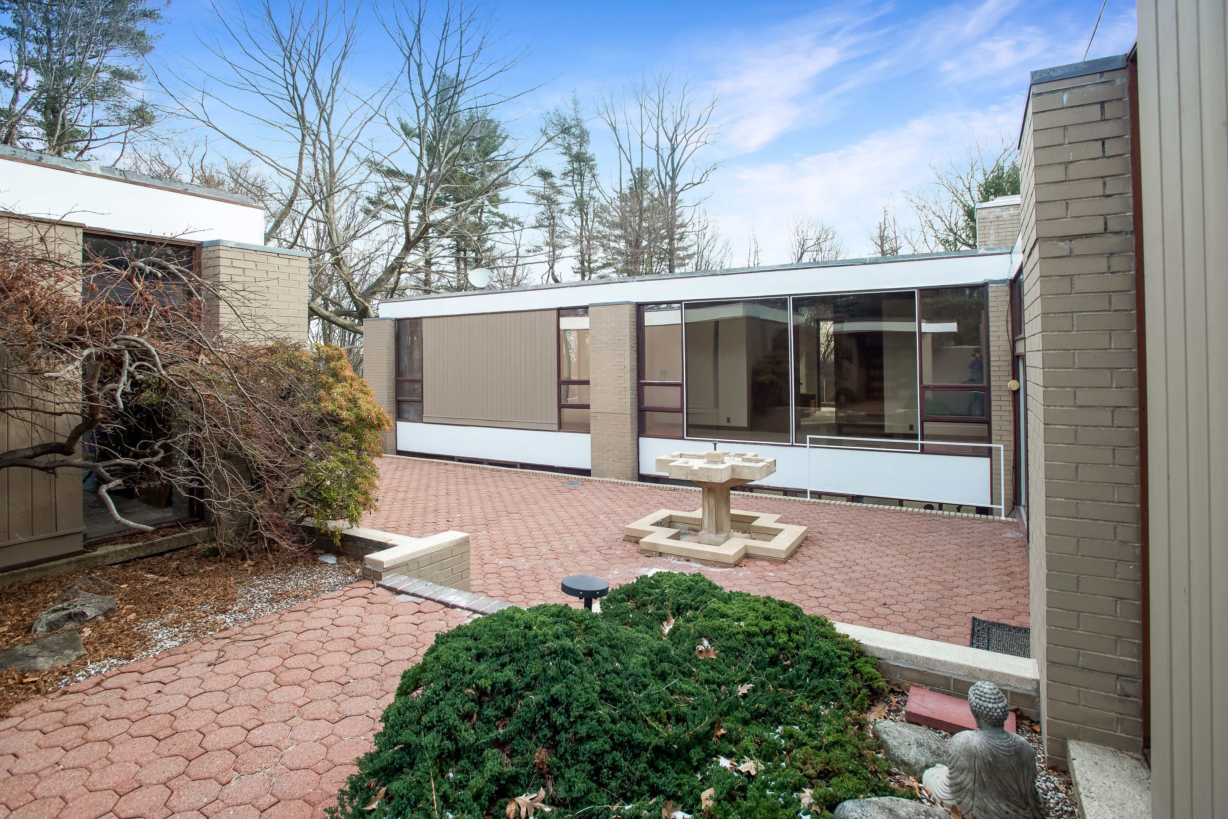 93 Carriage Road