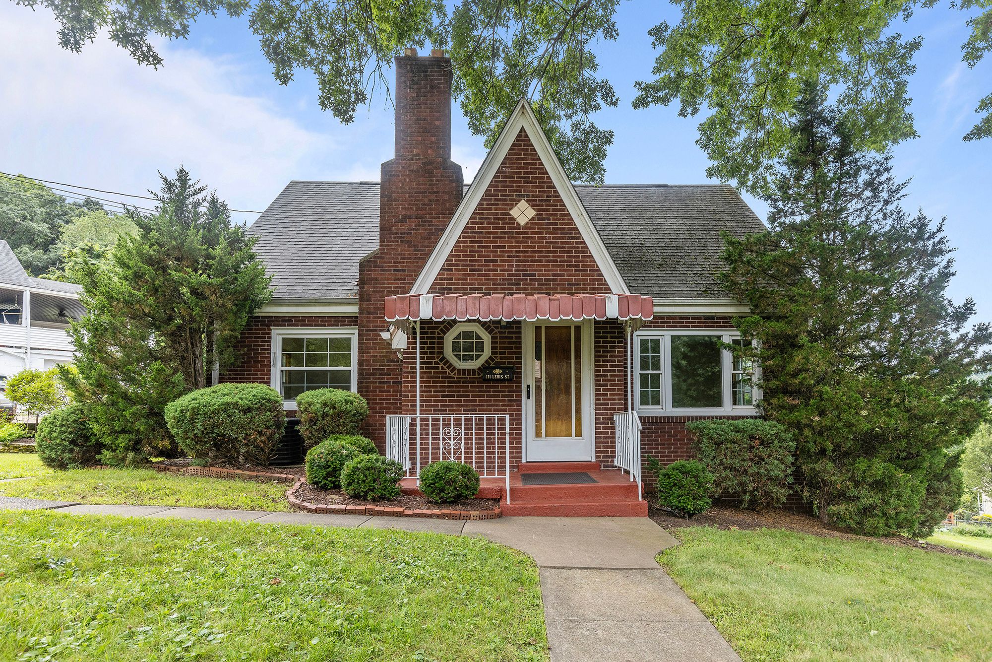 111 Lewis Street