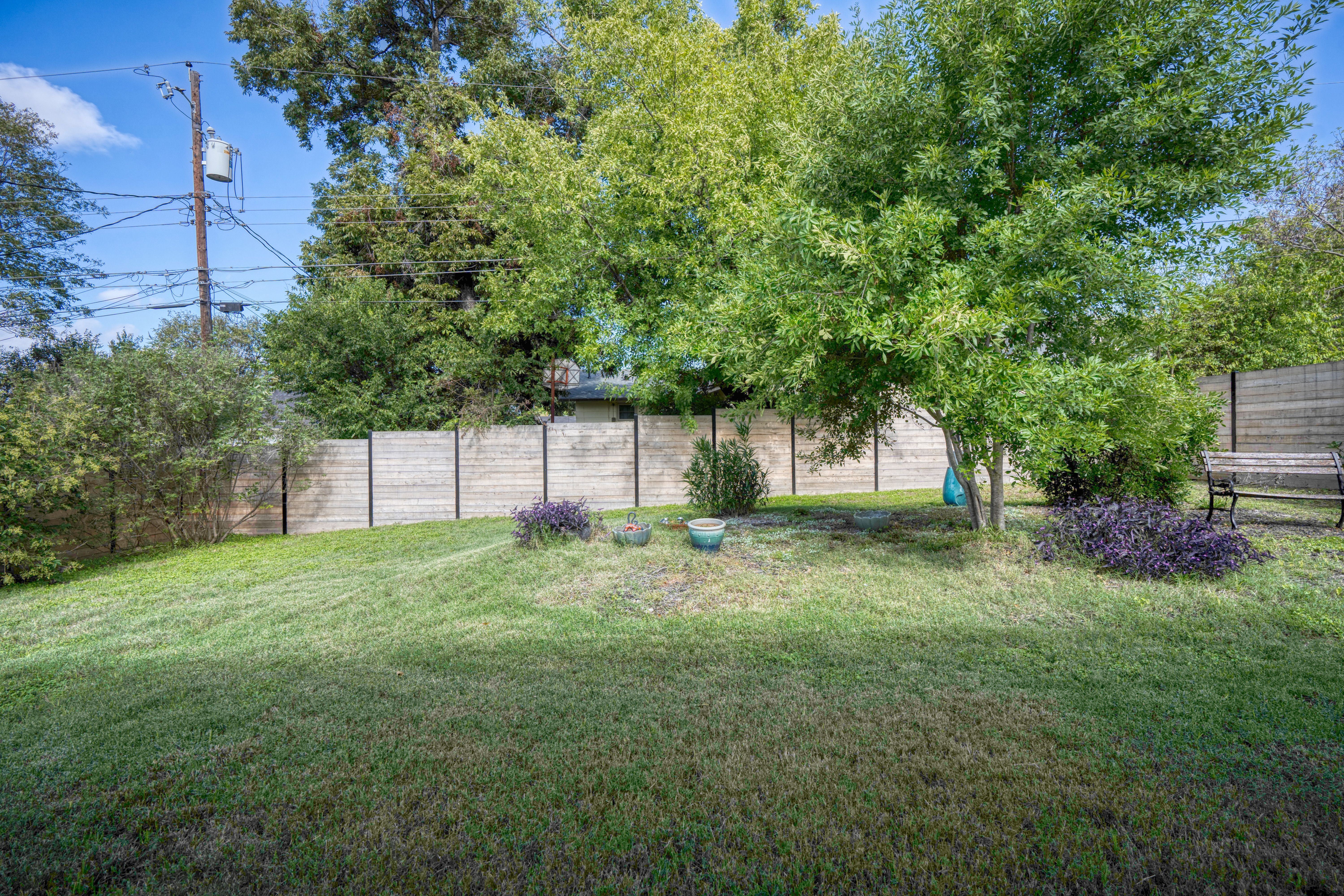 6906 Vassar Drive 