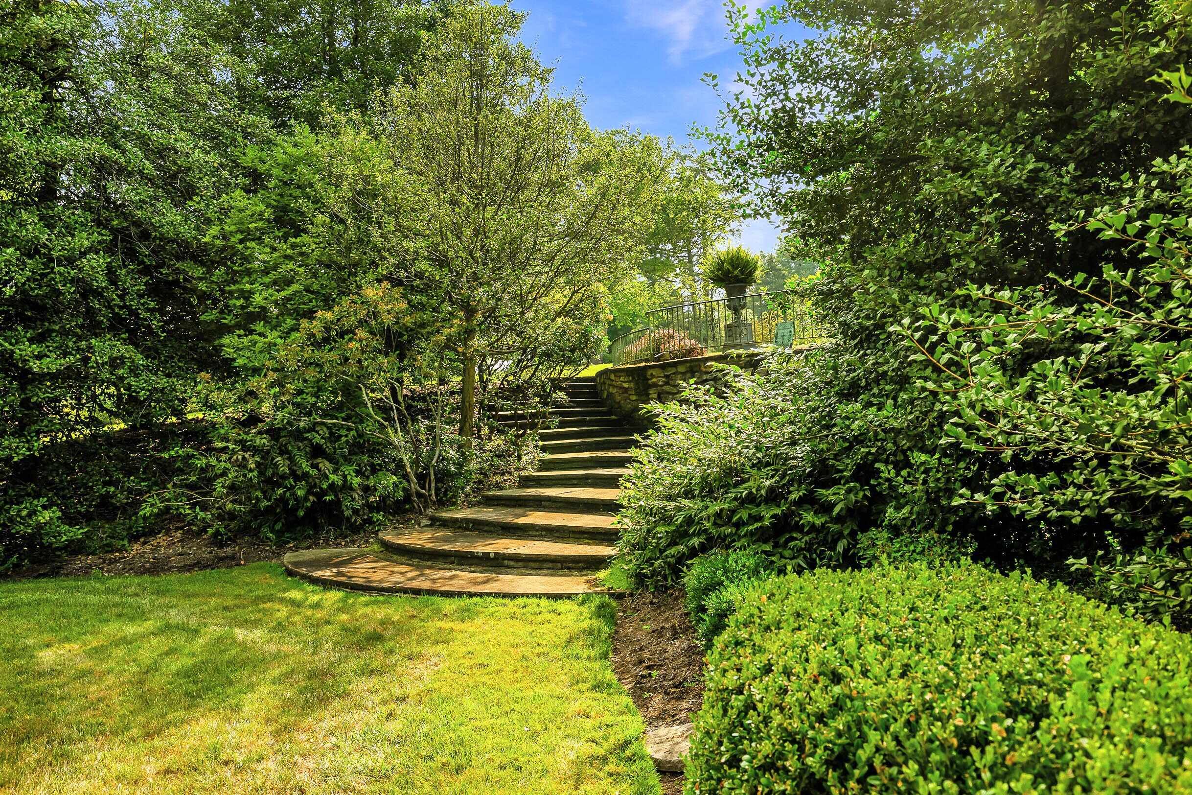 406 Hillside Drive 