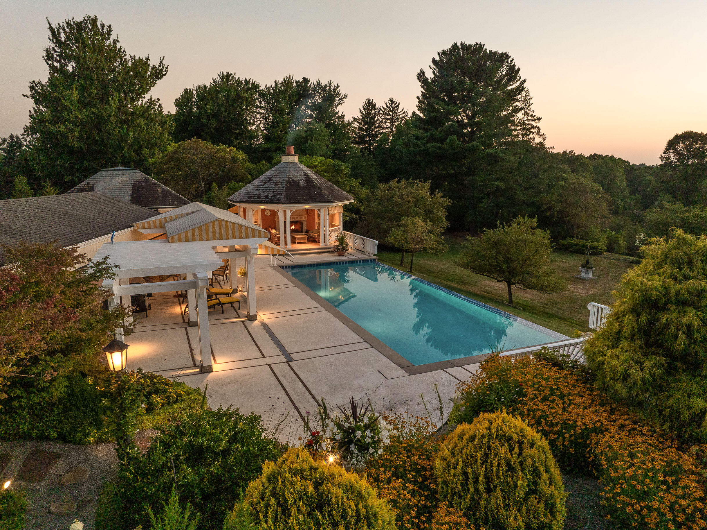 406 Hillside Drive 