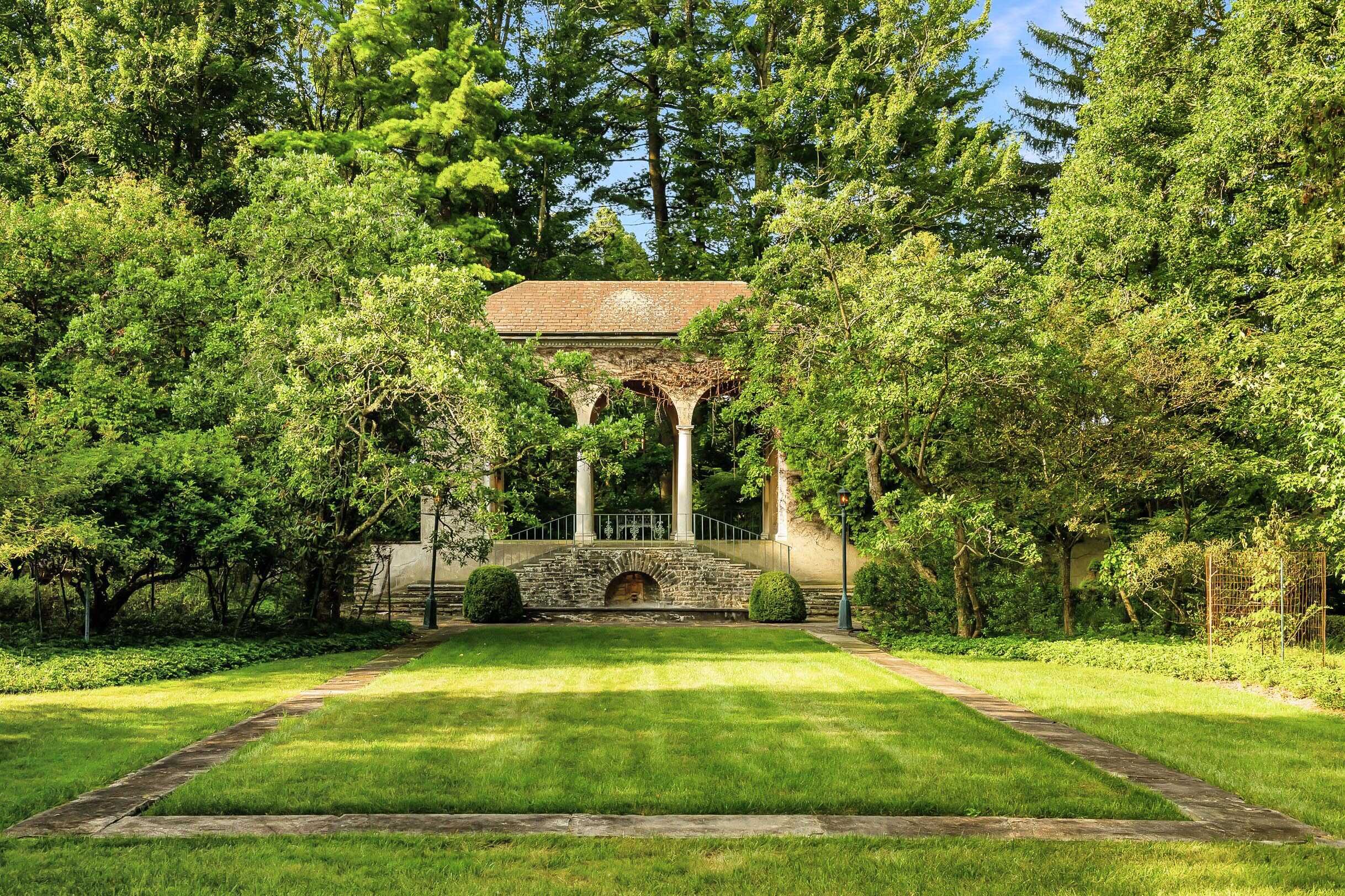 406 Hillside Drive 