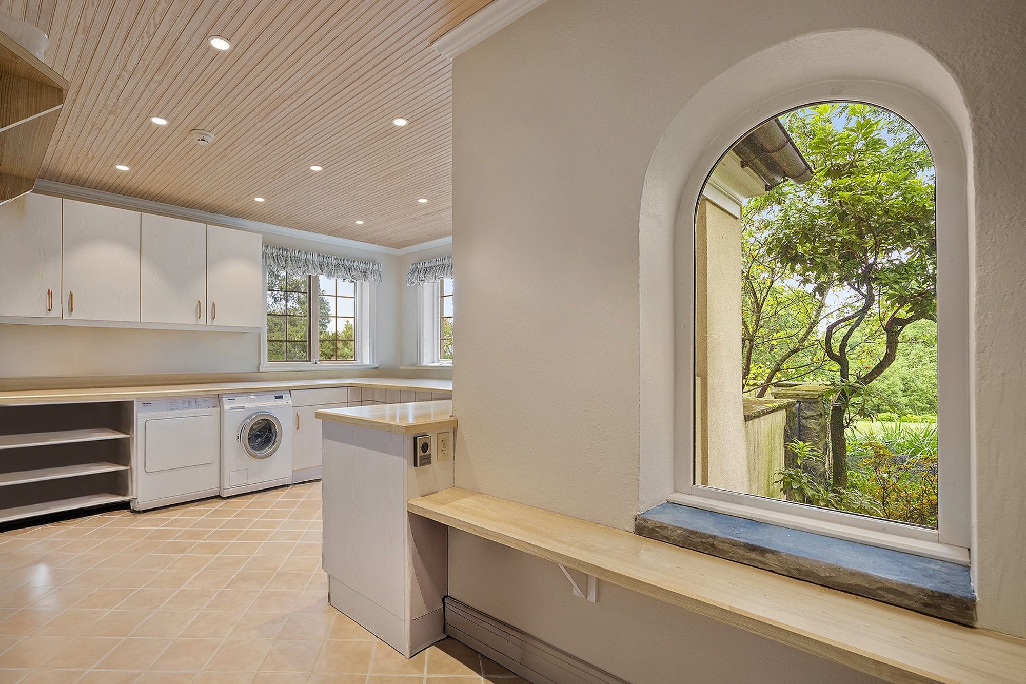 406 Hillside Drive 