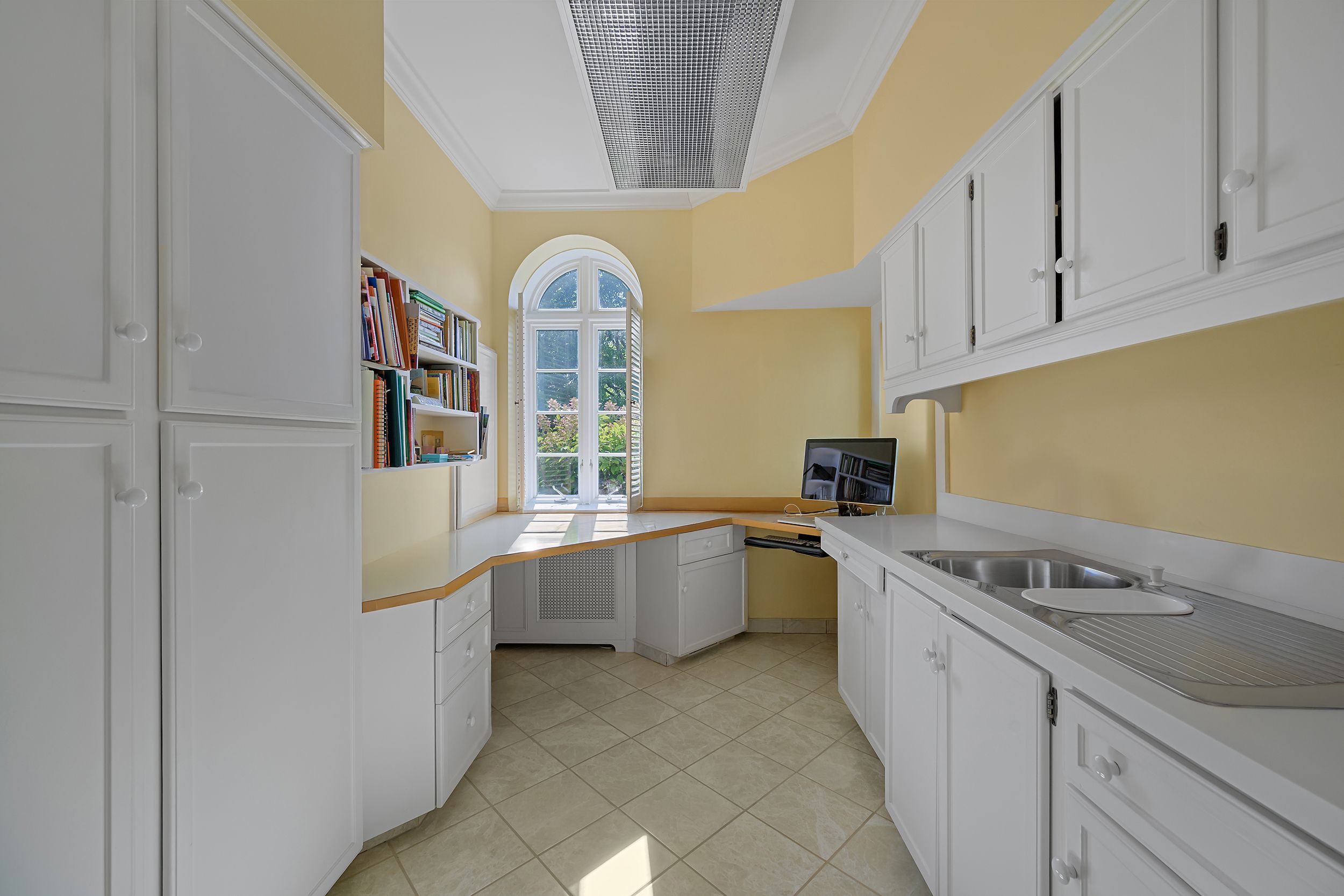 406 Hillside Drive 