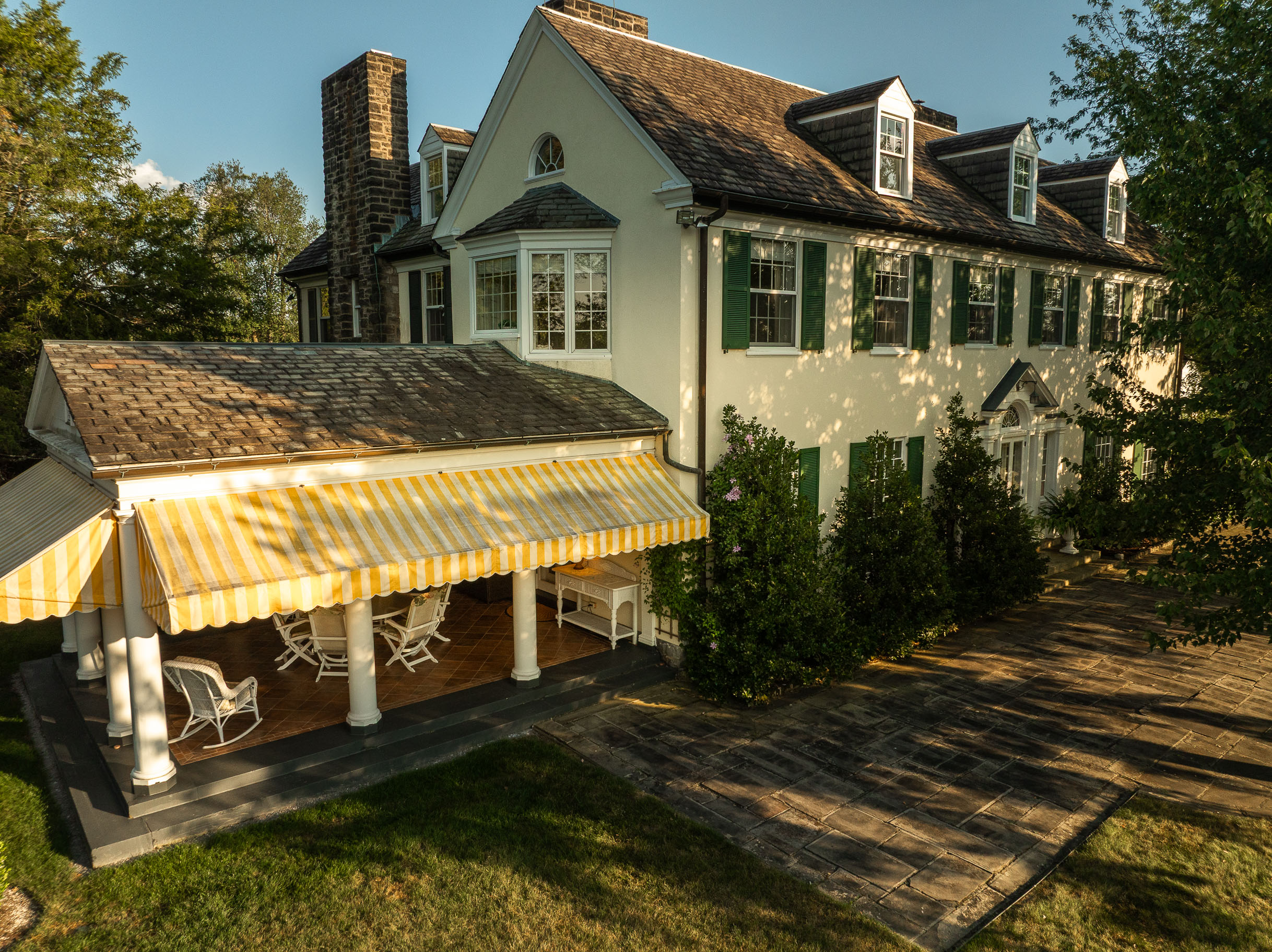 406 Hillside Drive 