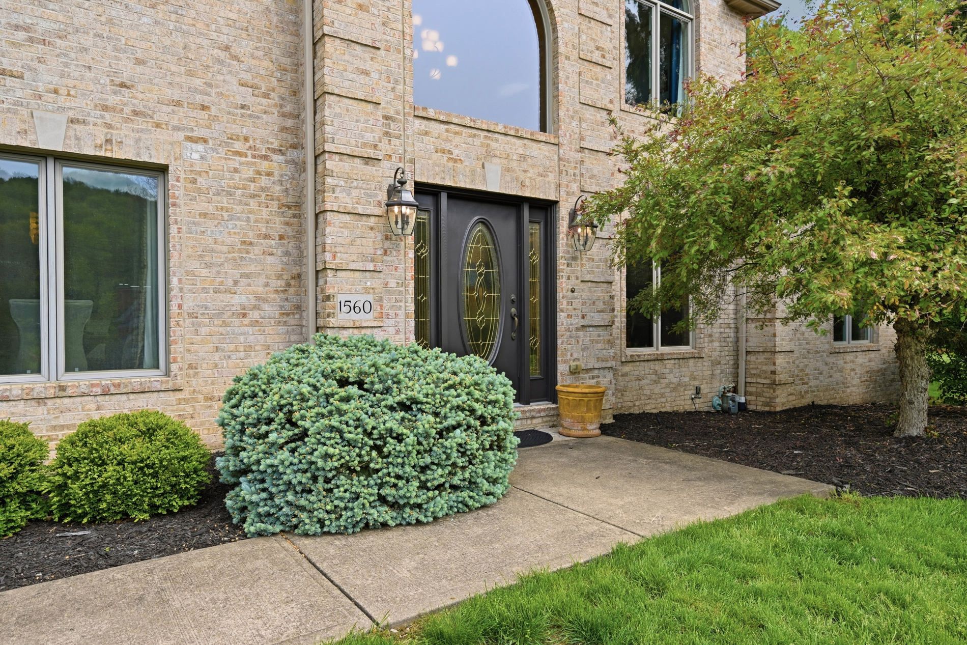 1560 Barrington Drive 