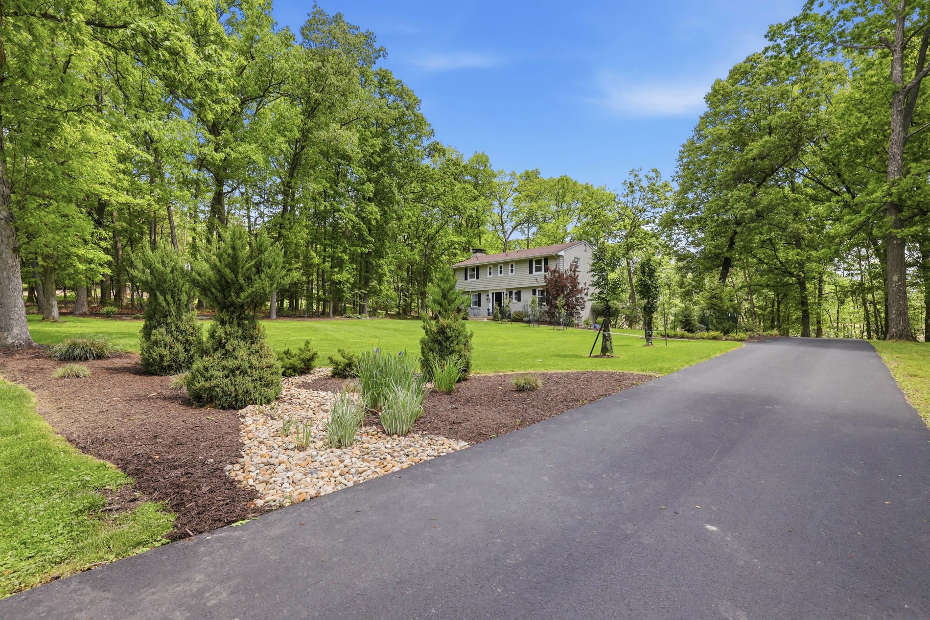 101 Meadcrest Street 