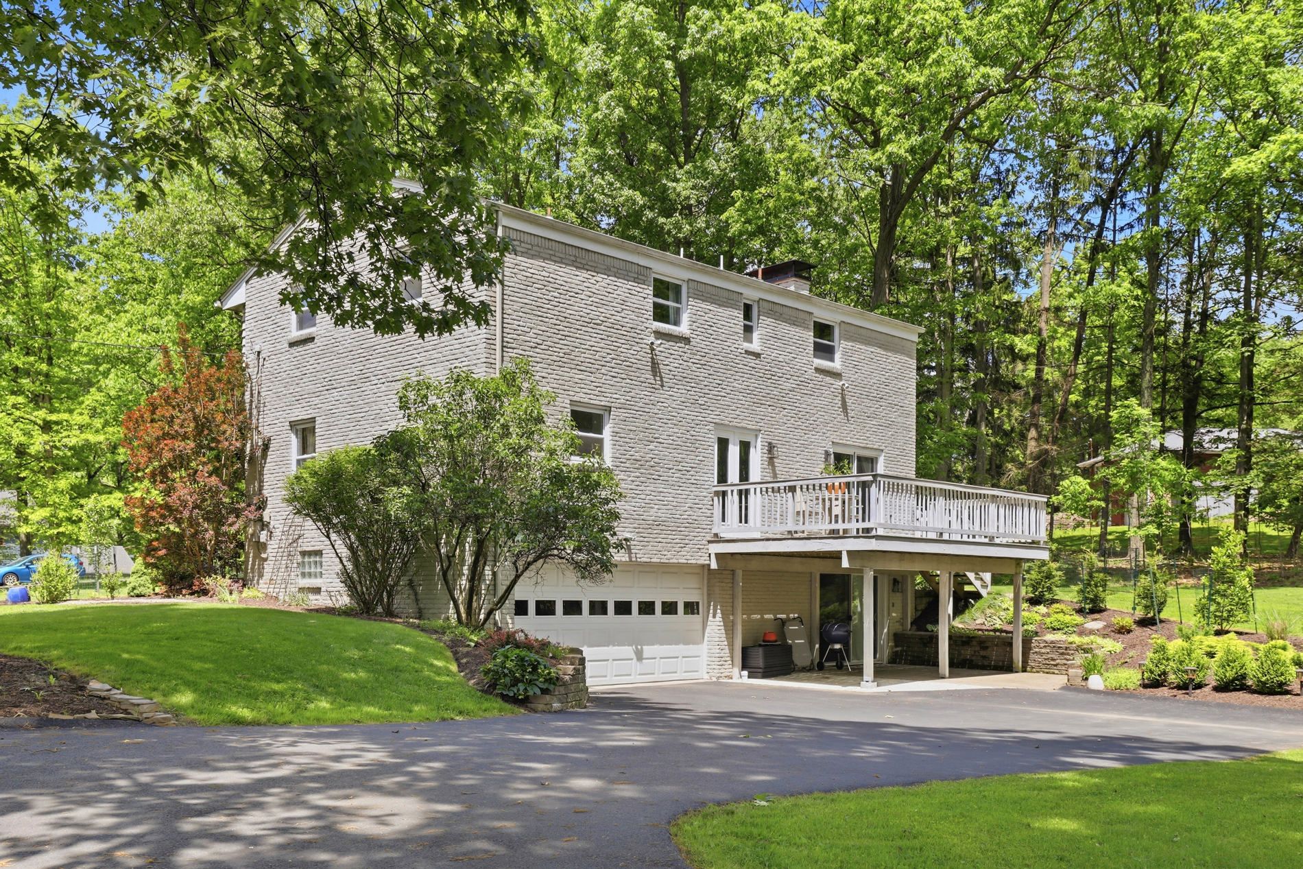 101 Meadcrest Street 