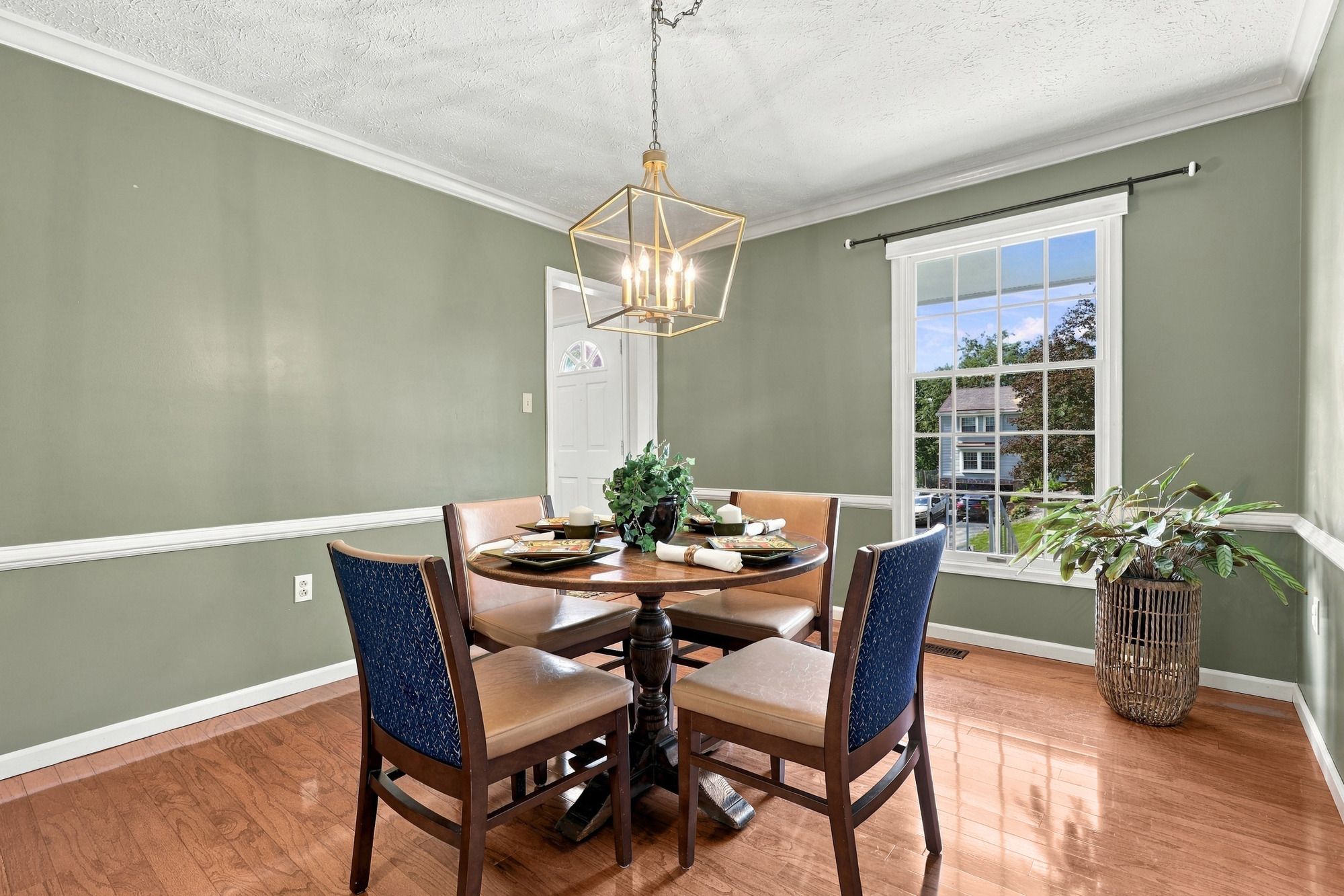 1607 Eaglewood Court 