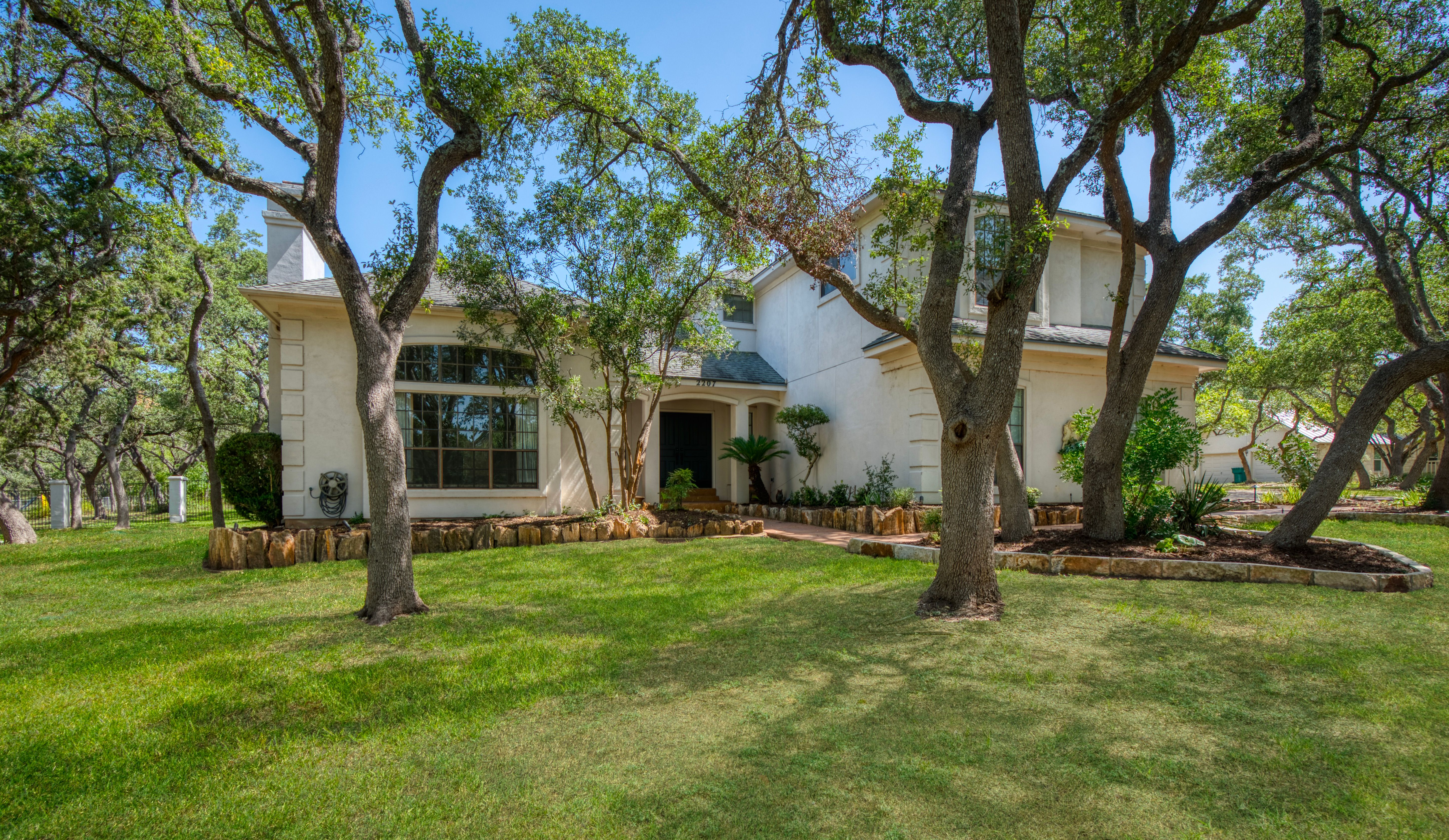 2207 Estate View Drive 