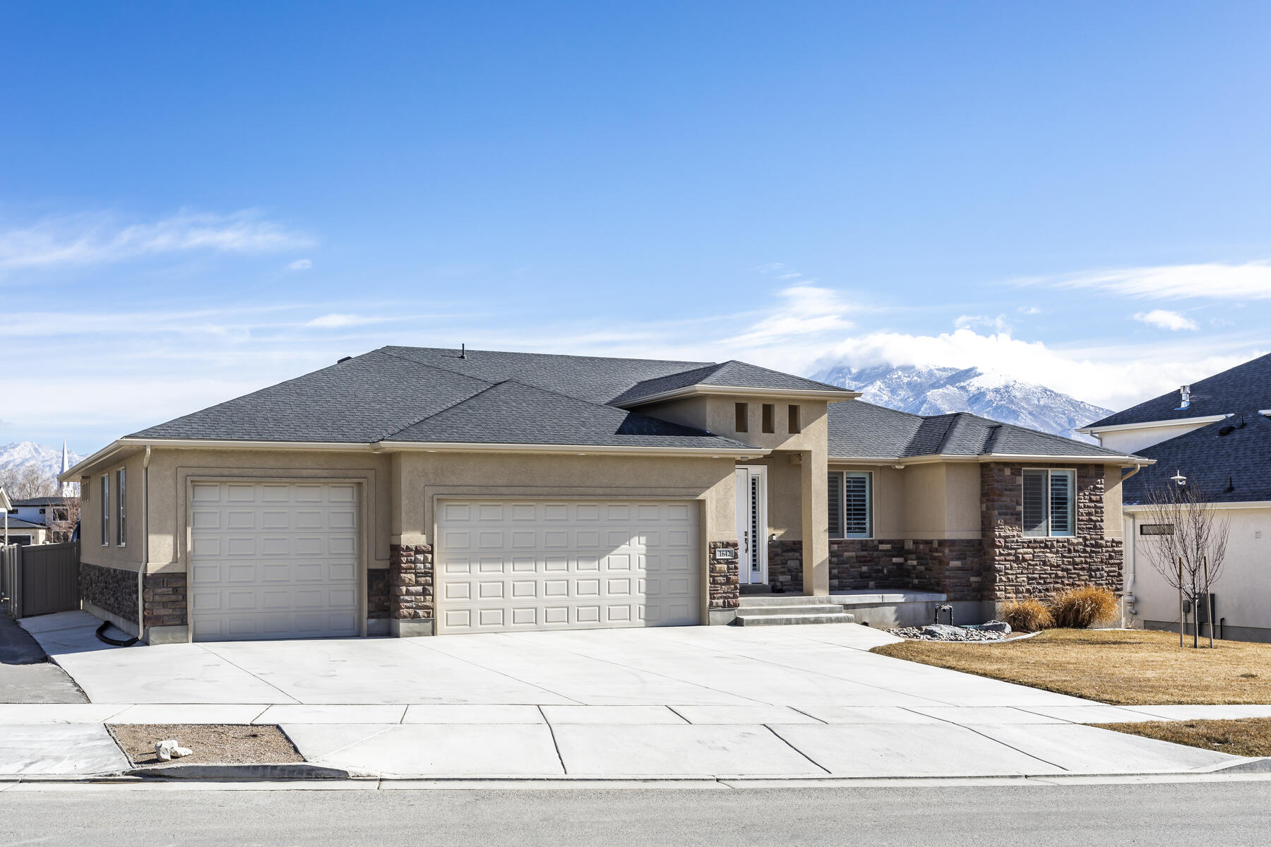 1642 W Widgeon Ln