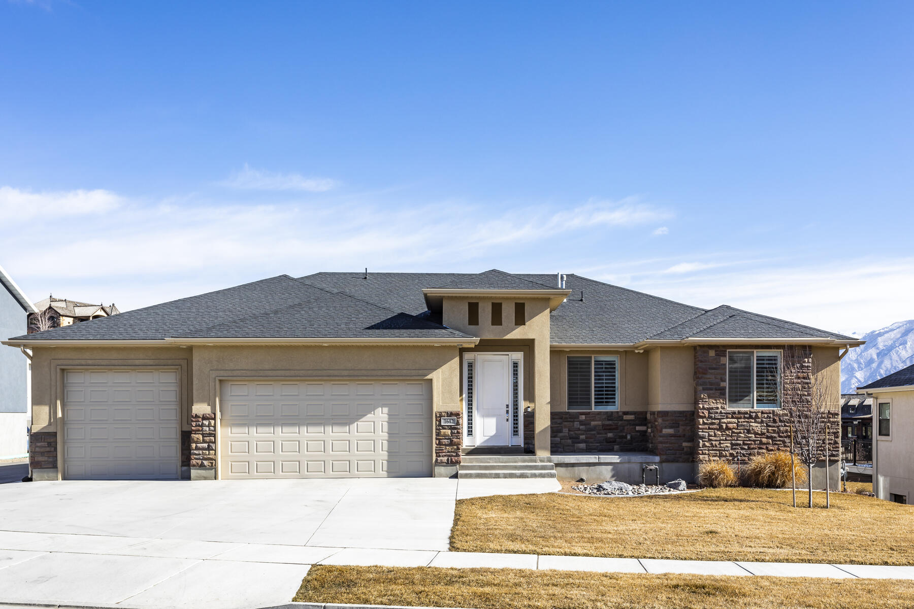 1642 W Widgeon Ln