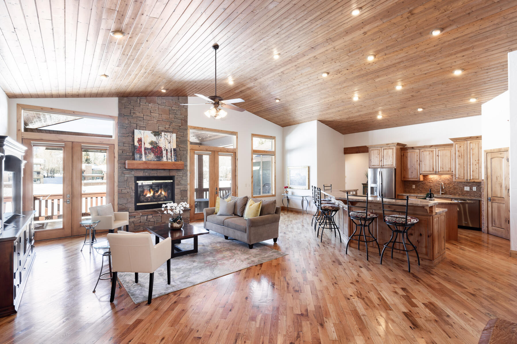 3717 W Saddleback Rd