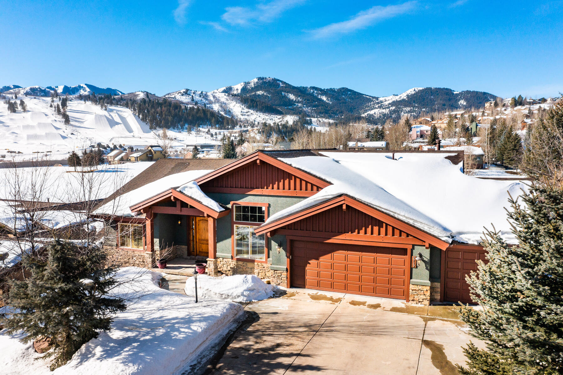 3717 W Saddleback Rd