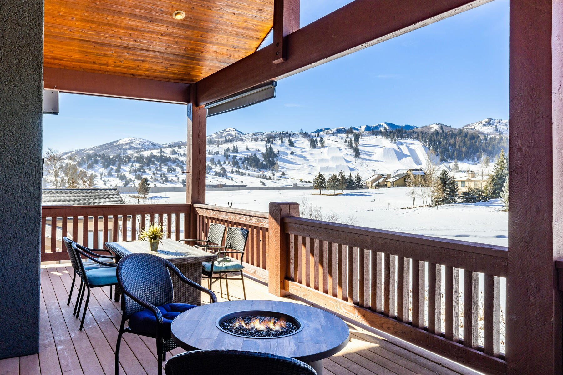 3717 W Saddleback Rd