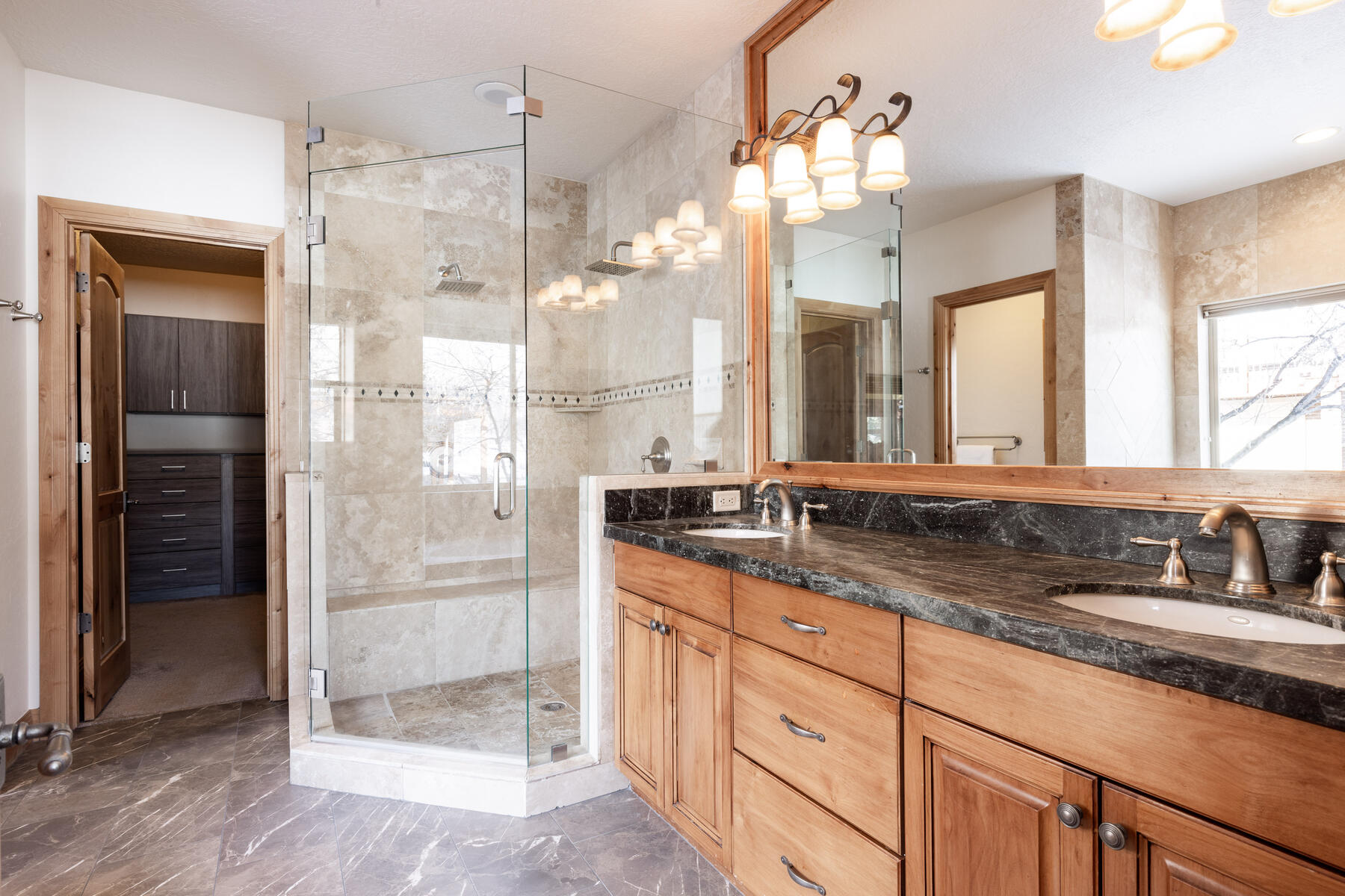 3717 W Saddleback Rd