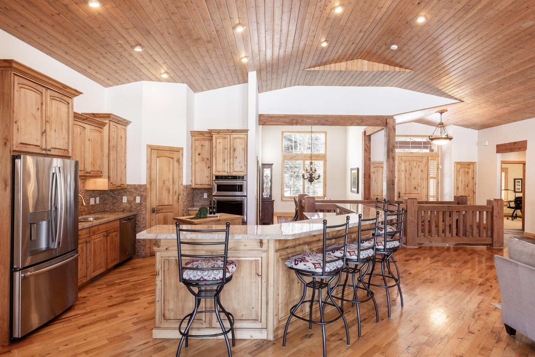 3717 W Saddleback Rd