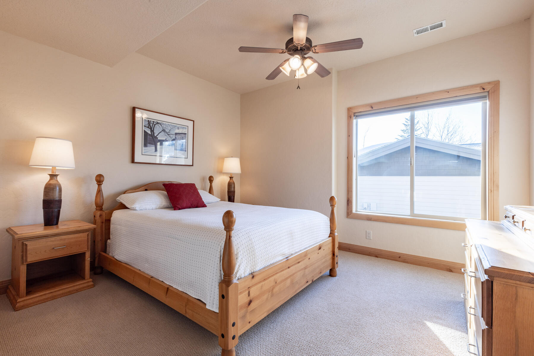 3717 W Saddleback Rd