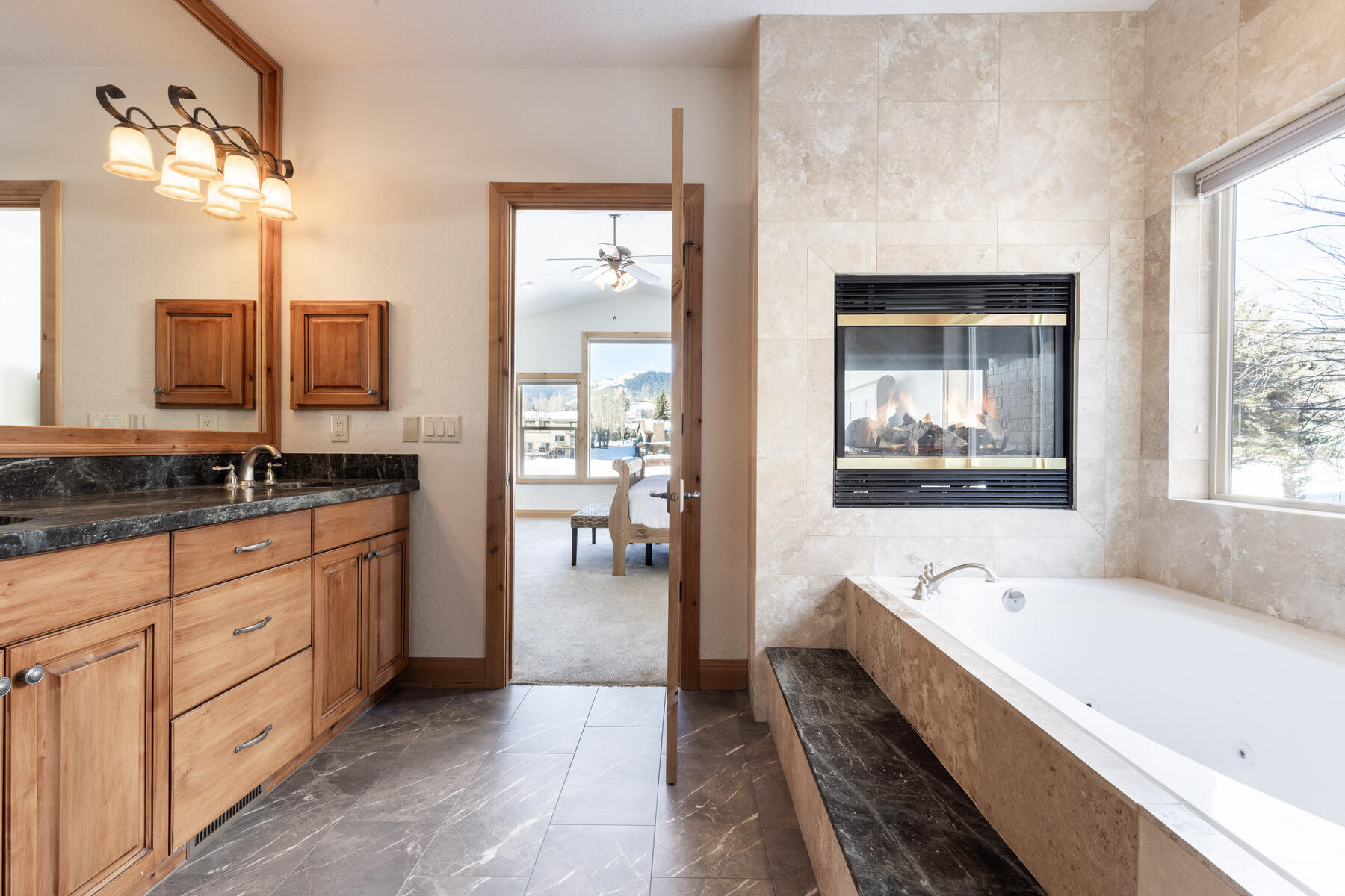 3717 W Saddleback Rd