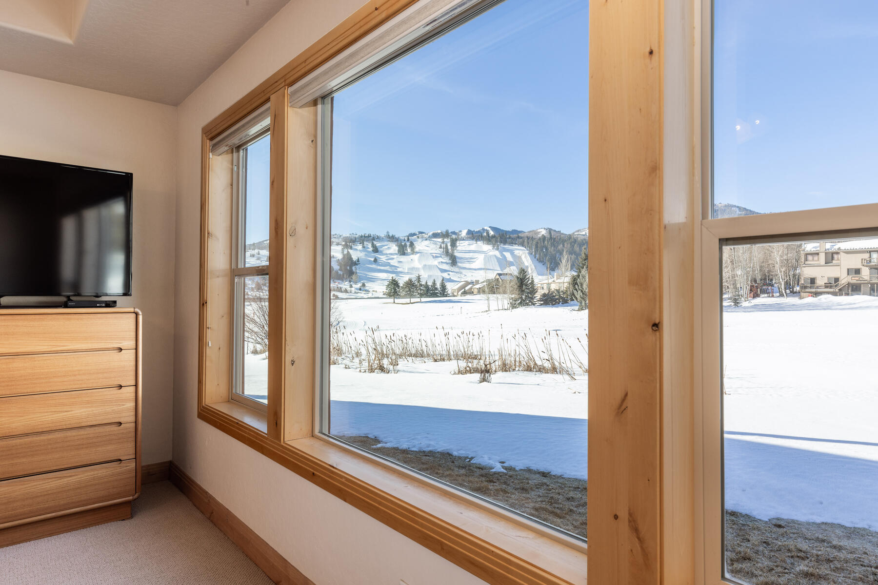 3717 W Saddleback Rd