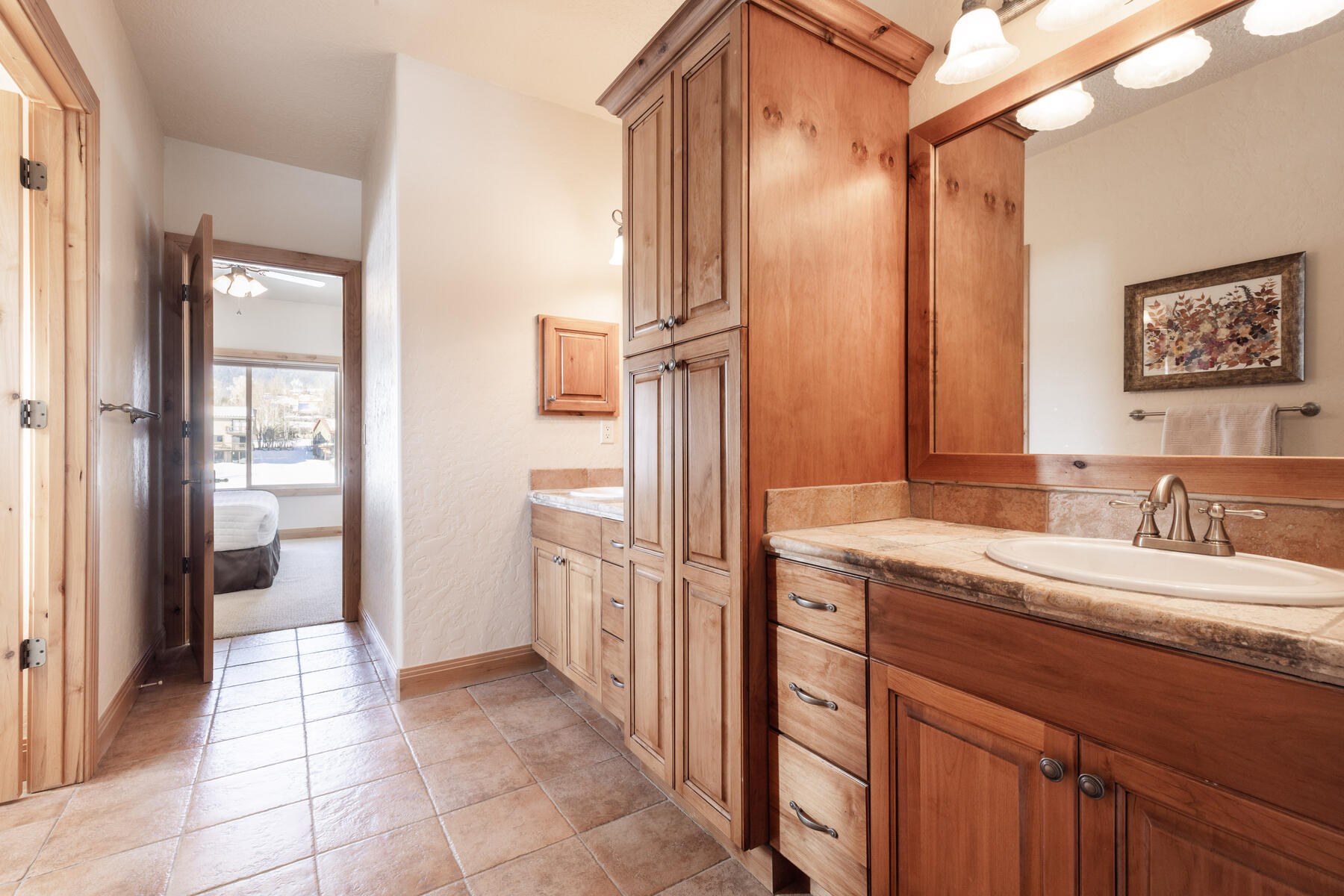 3717 W Saddleback Rd