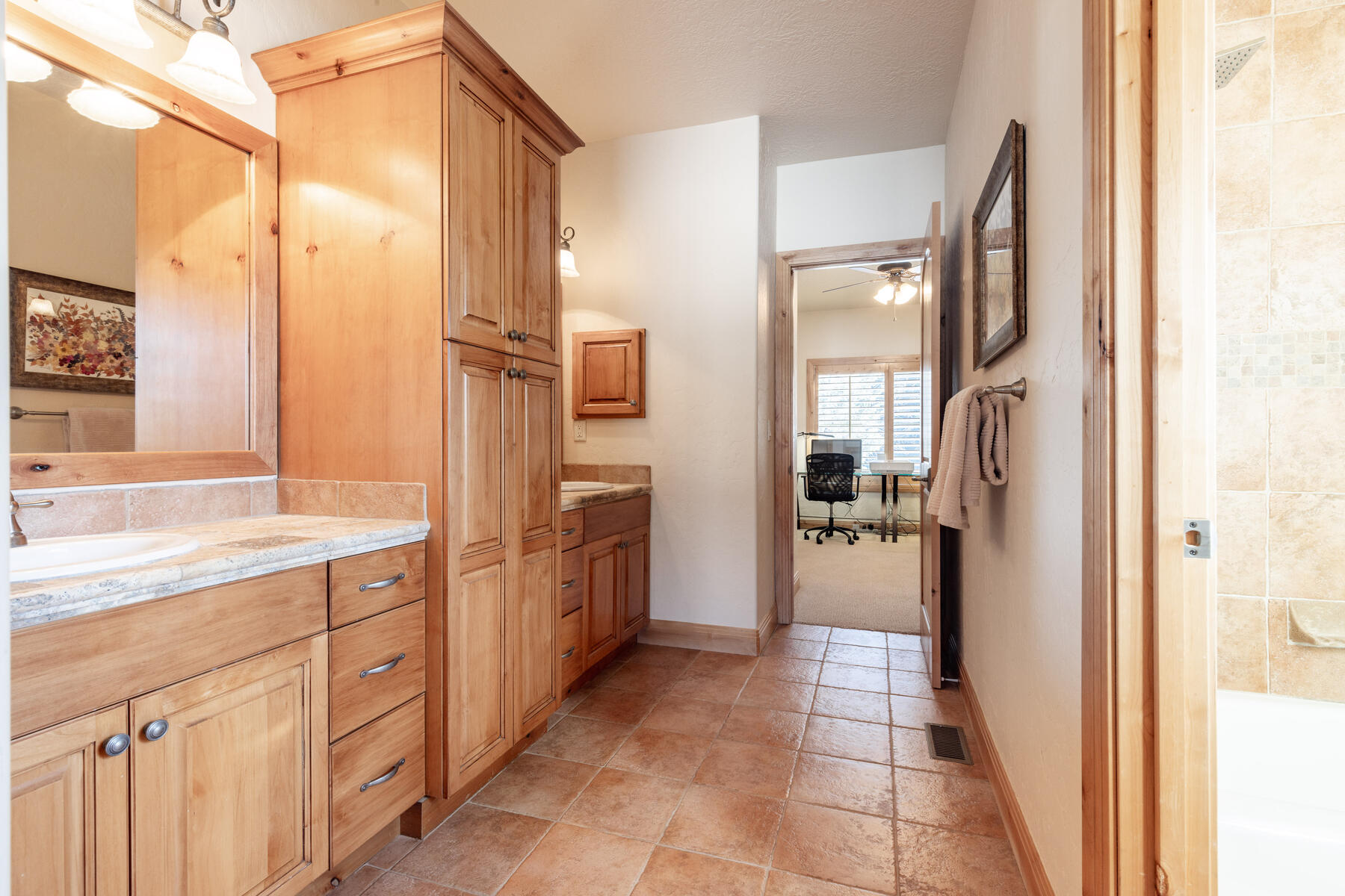 3717 W Saddleback Rd