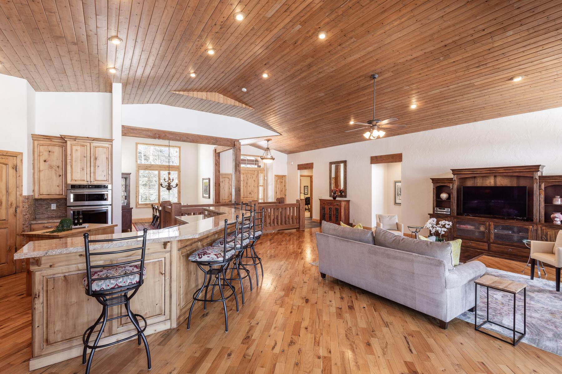 3717 W Saddleback Rd