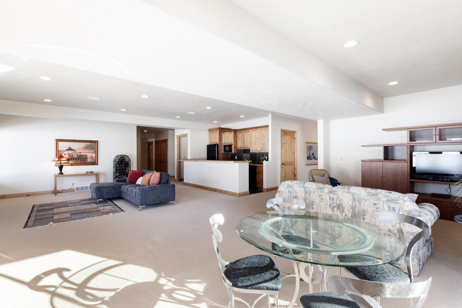 3717 W Saddleback Rd