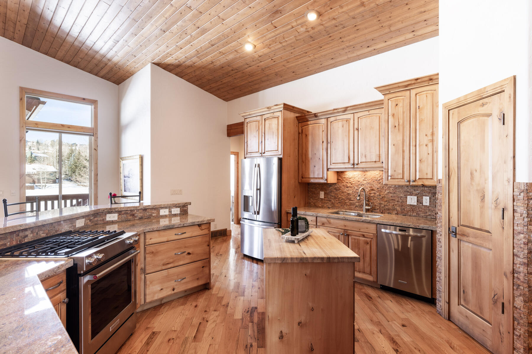 3717 W Saddleback Rd