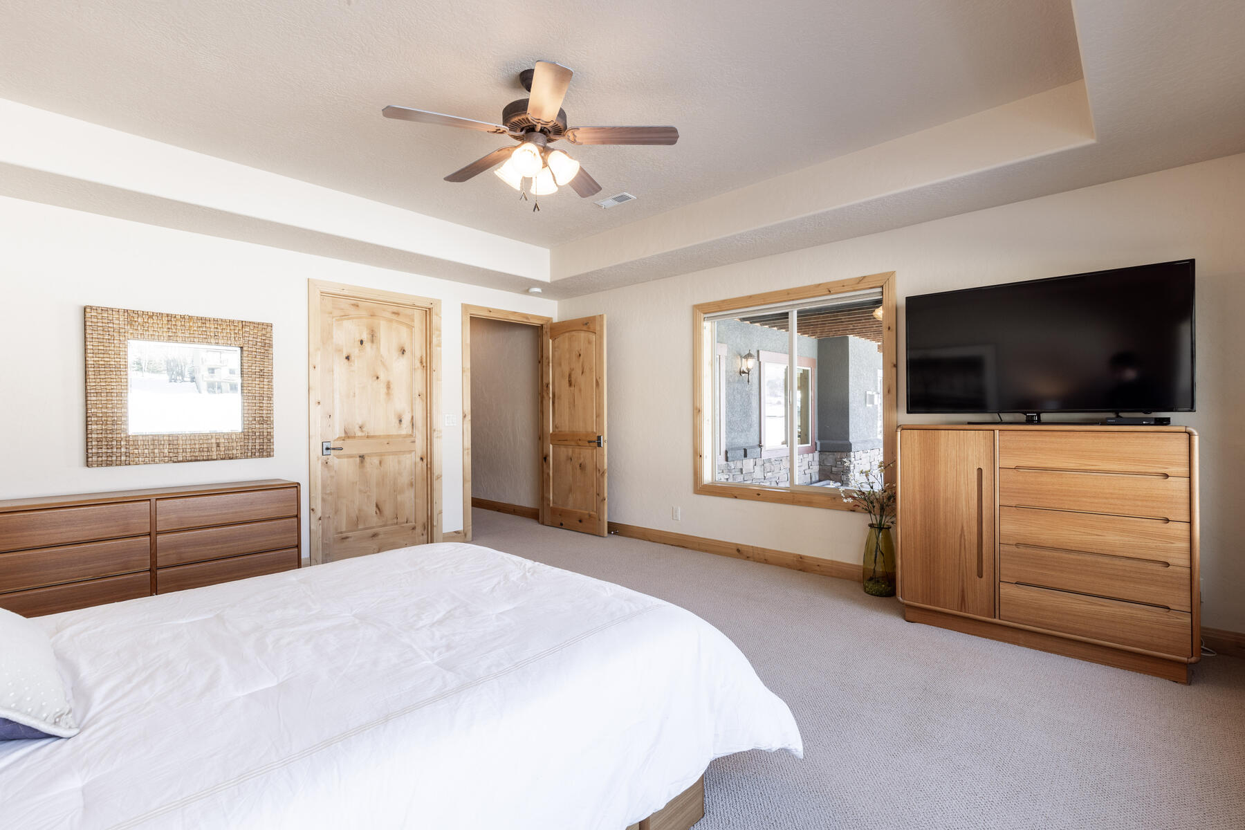 3717 W Saddleback Rd