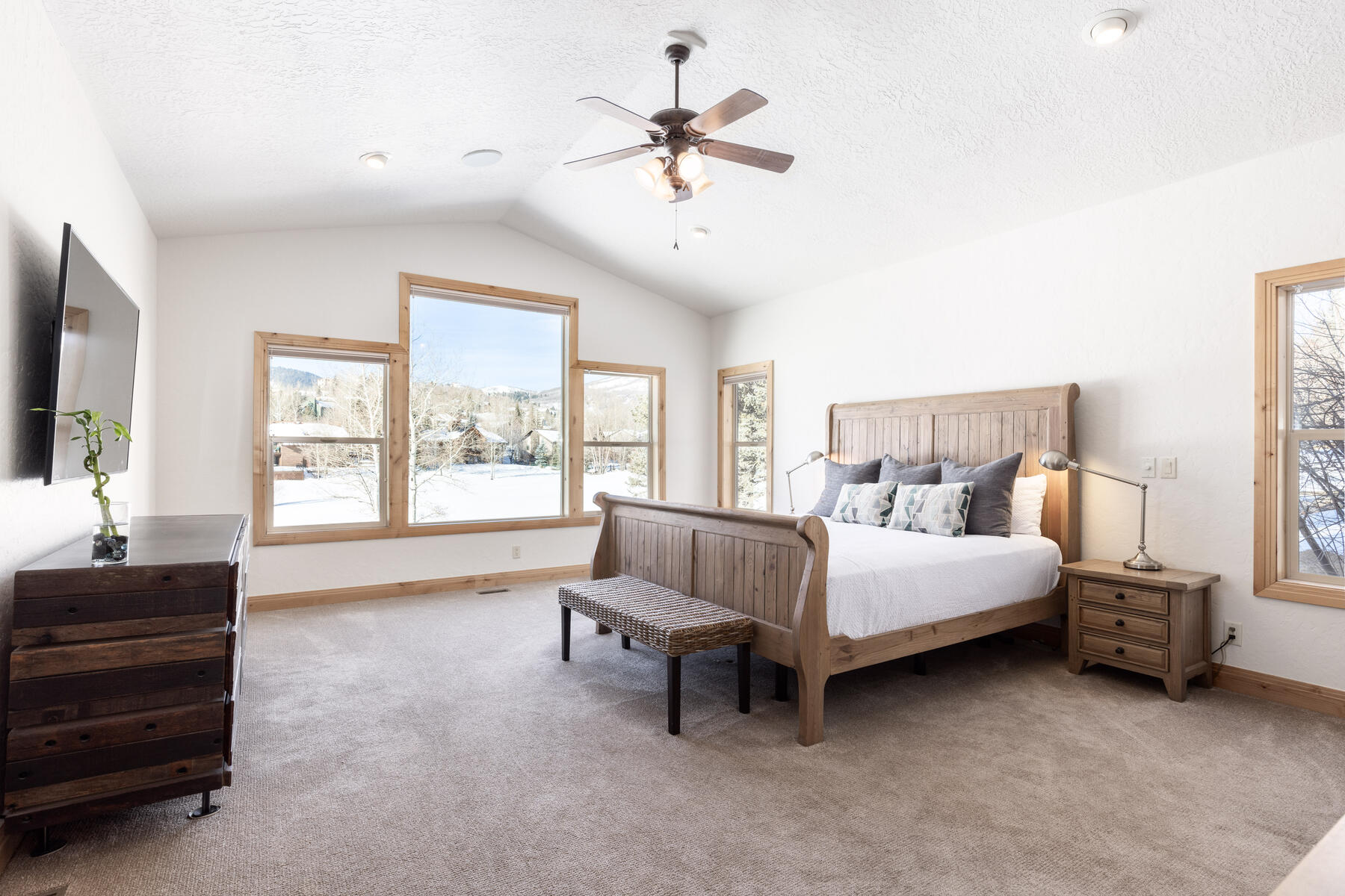 3717 W Saddleback Rd