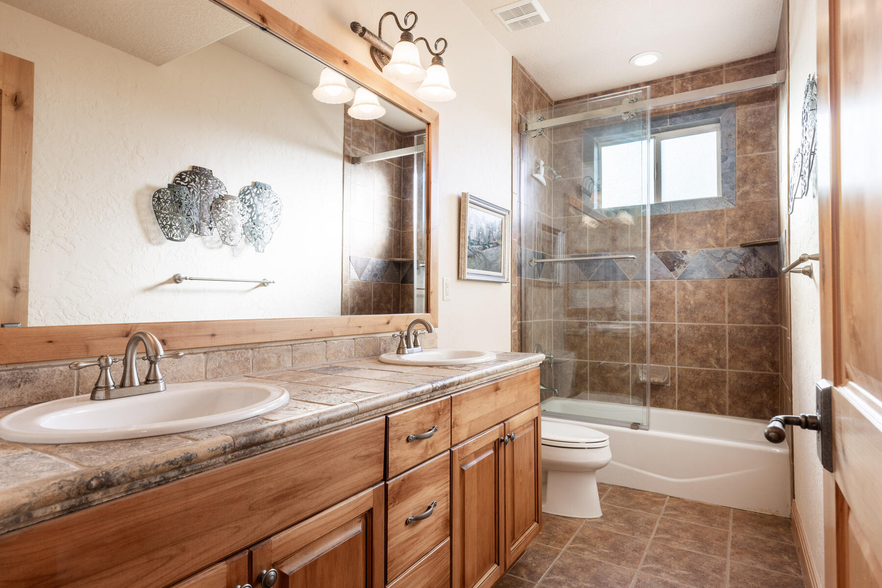 3717 W Saddleback Rd