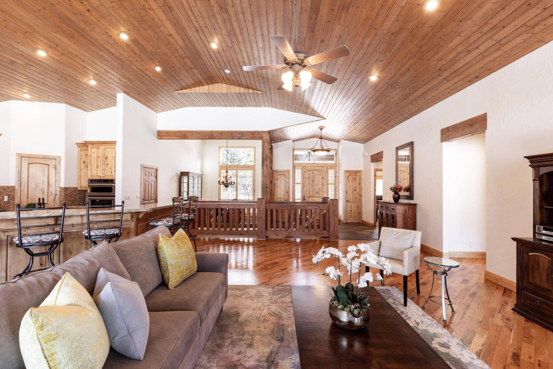 3717 W Saddleback Rd