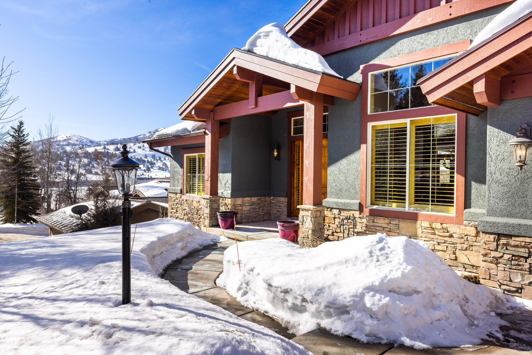 3717 W Saddleback Rd