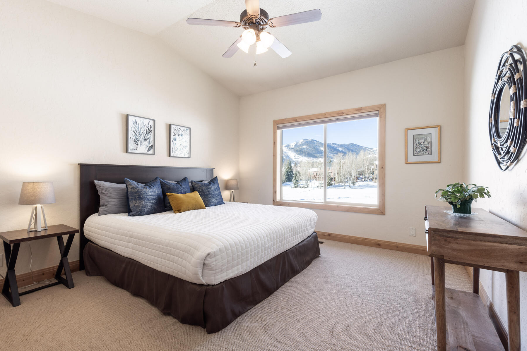 3717 W Saddleback Rd