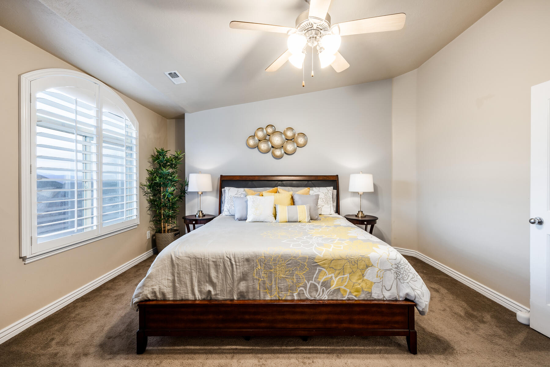 292 E Gold Leaf Cir