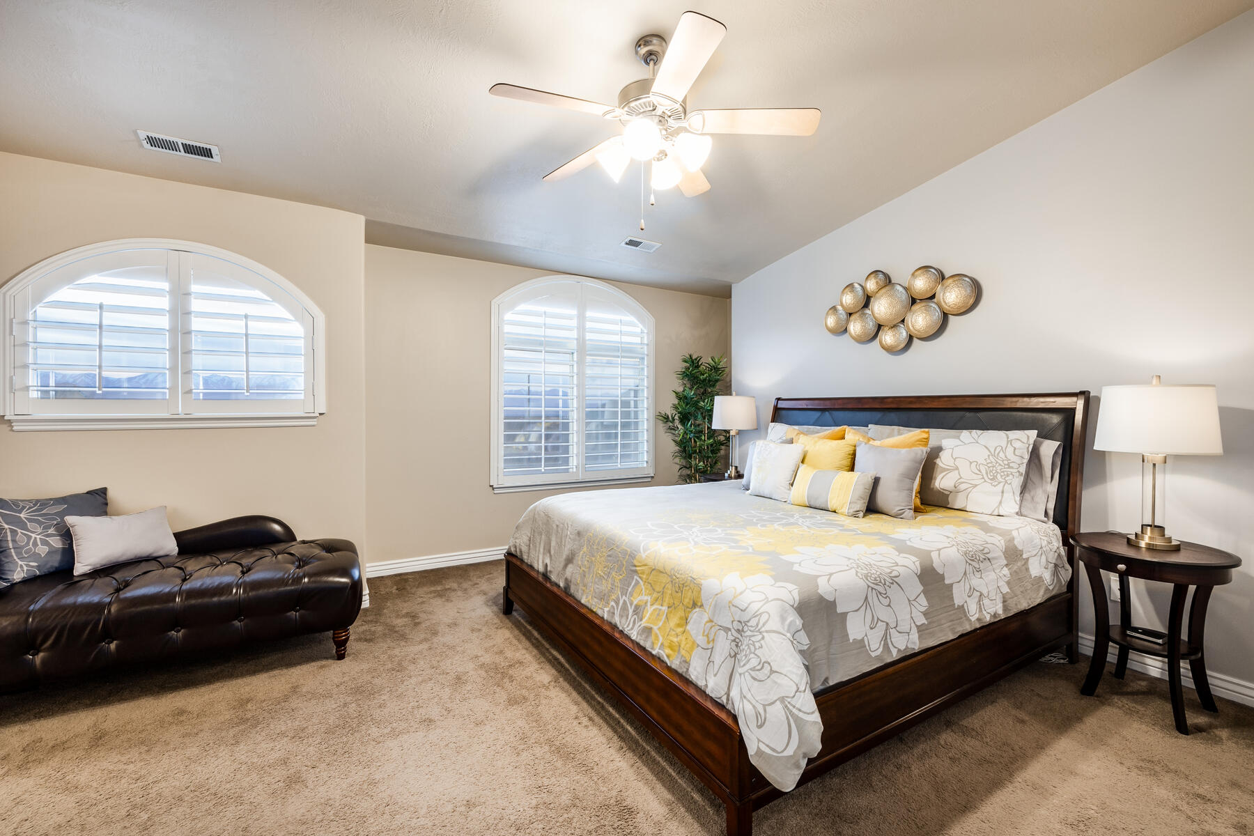 292 E Gold Leaf Cir
