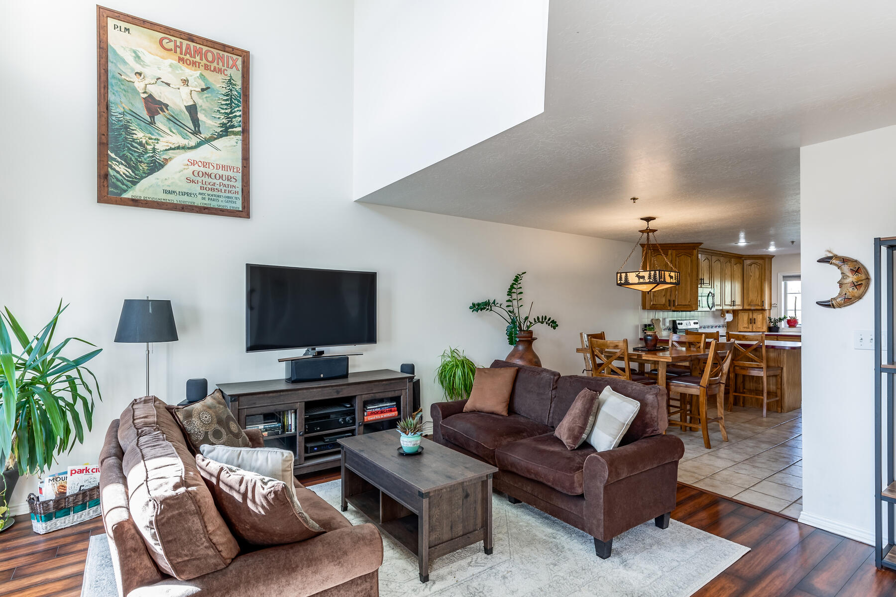 1045 W Oberland Drive
