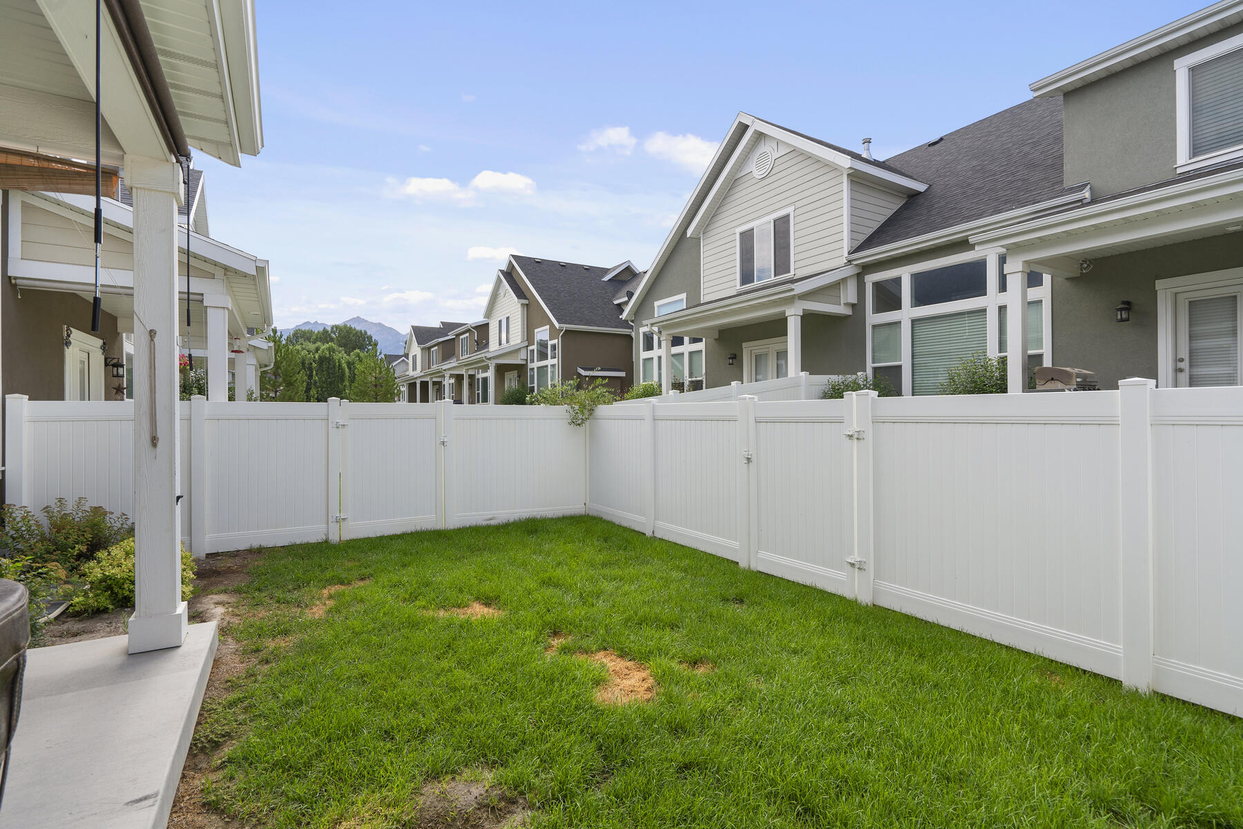 378 E Barn View Dr