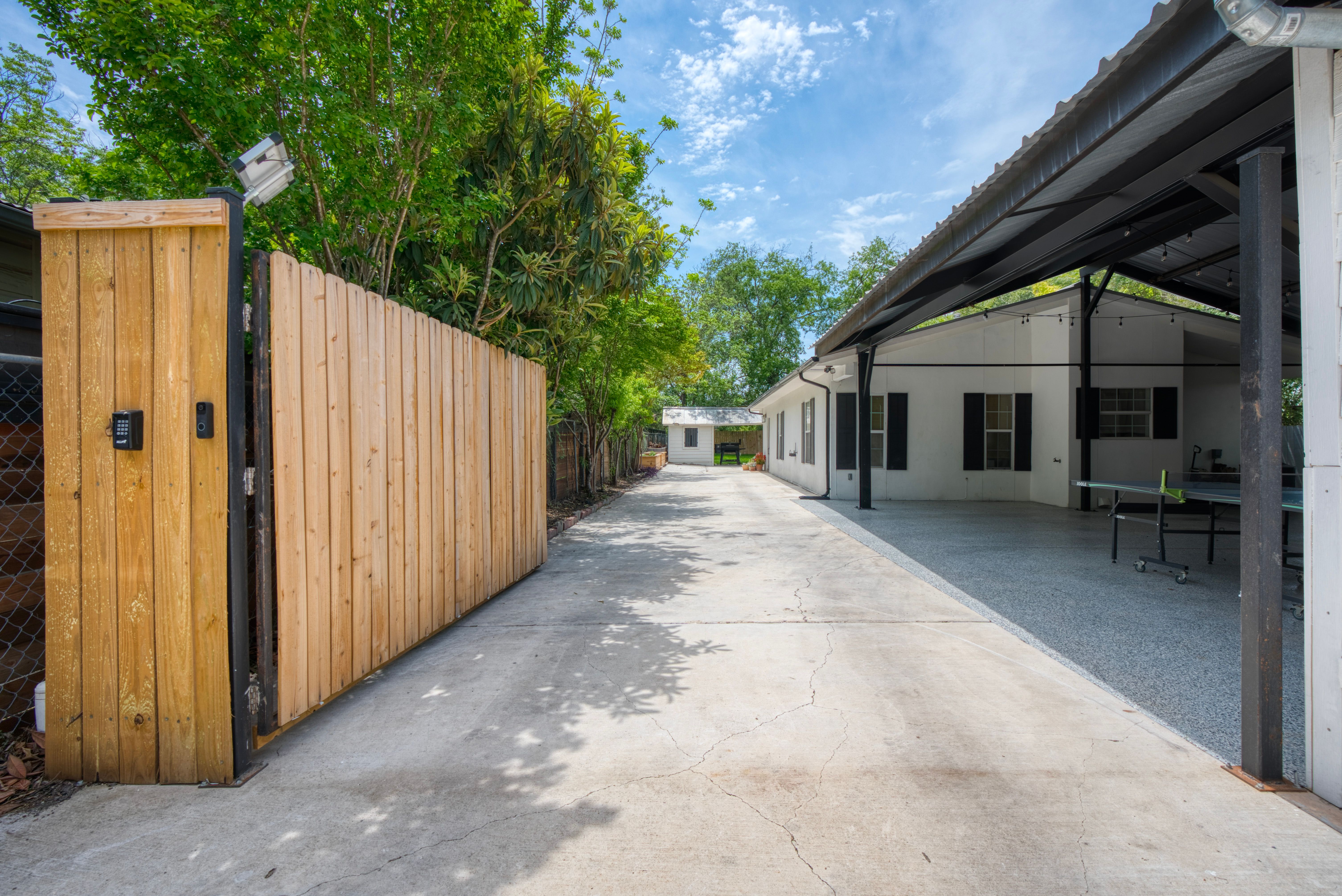 235 North Hidalgo Avenue 