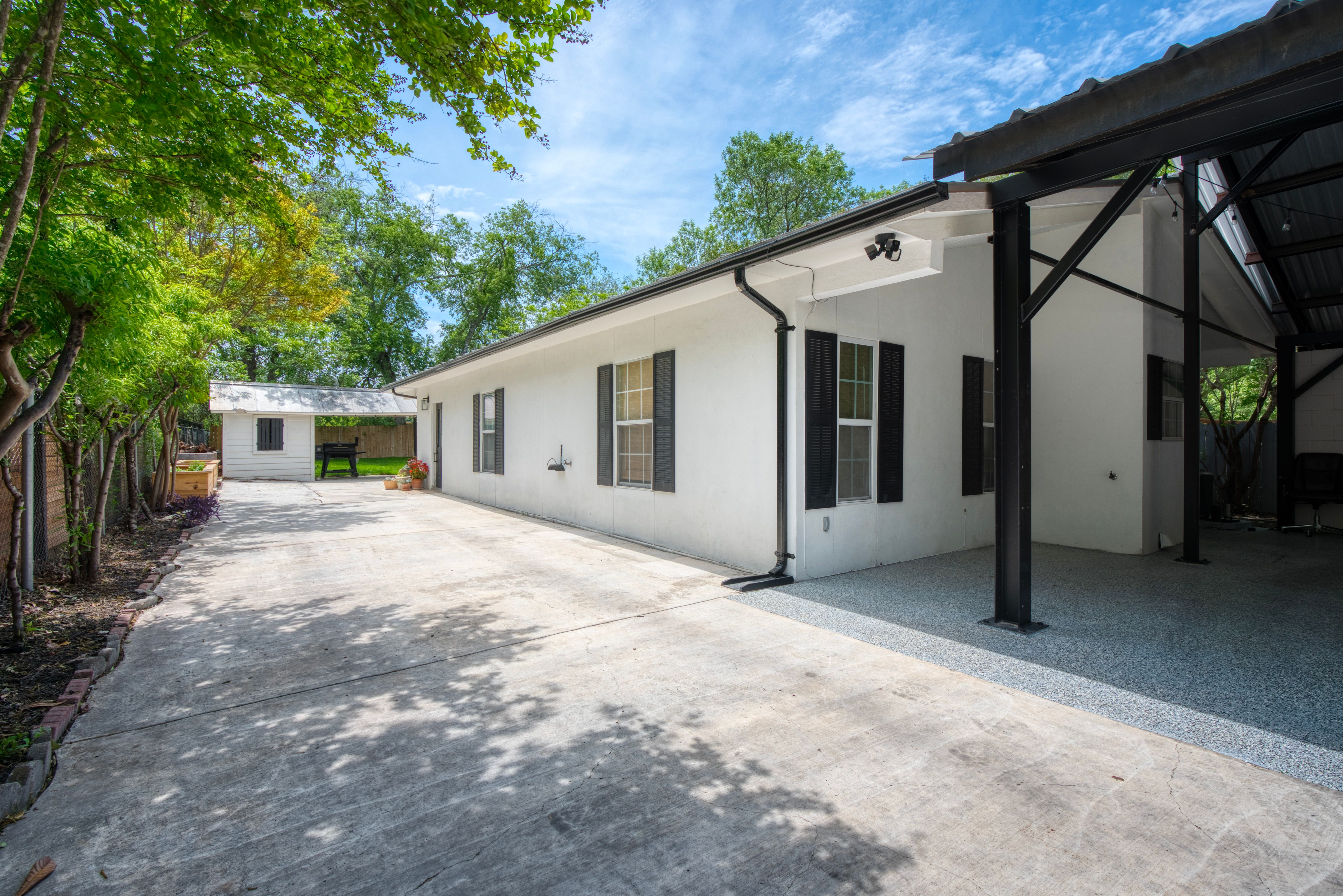 235 North Hidalgo Avenue 