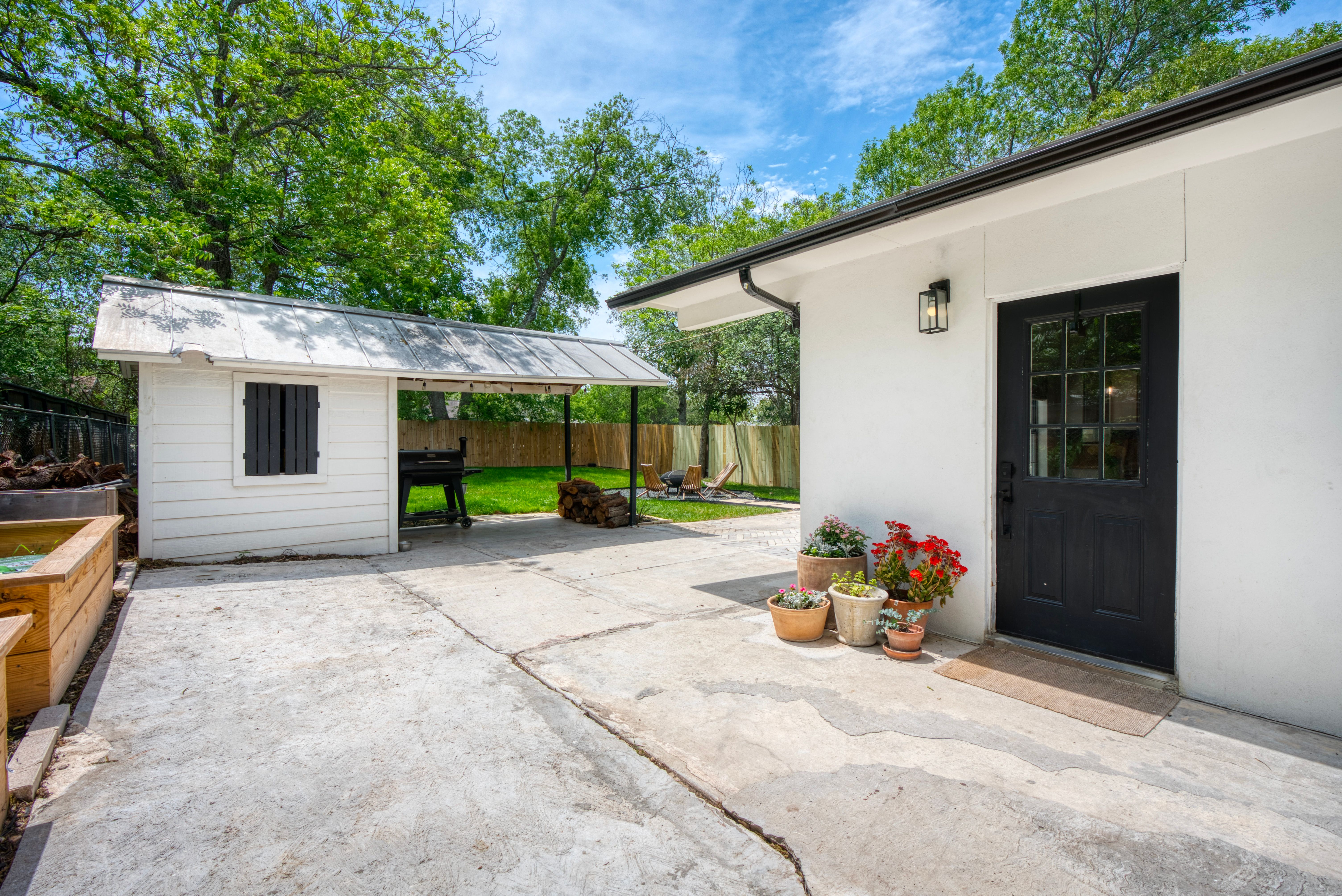 235 North Hidalgo Avenue 
