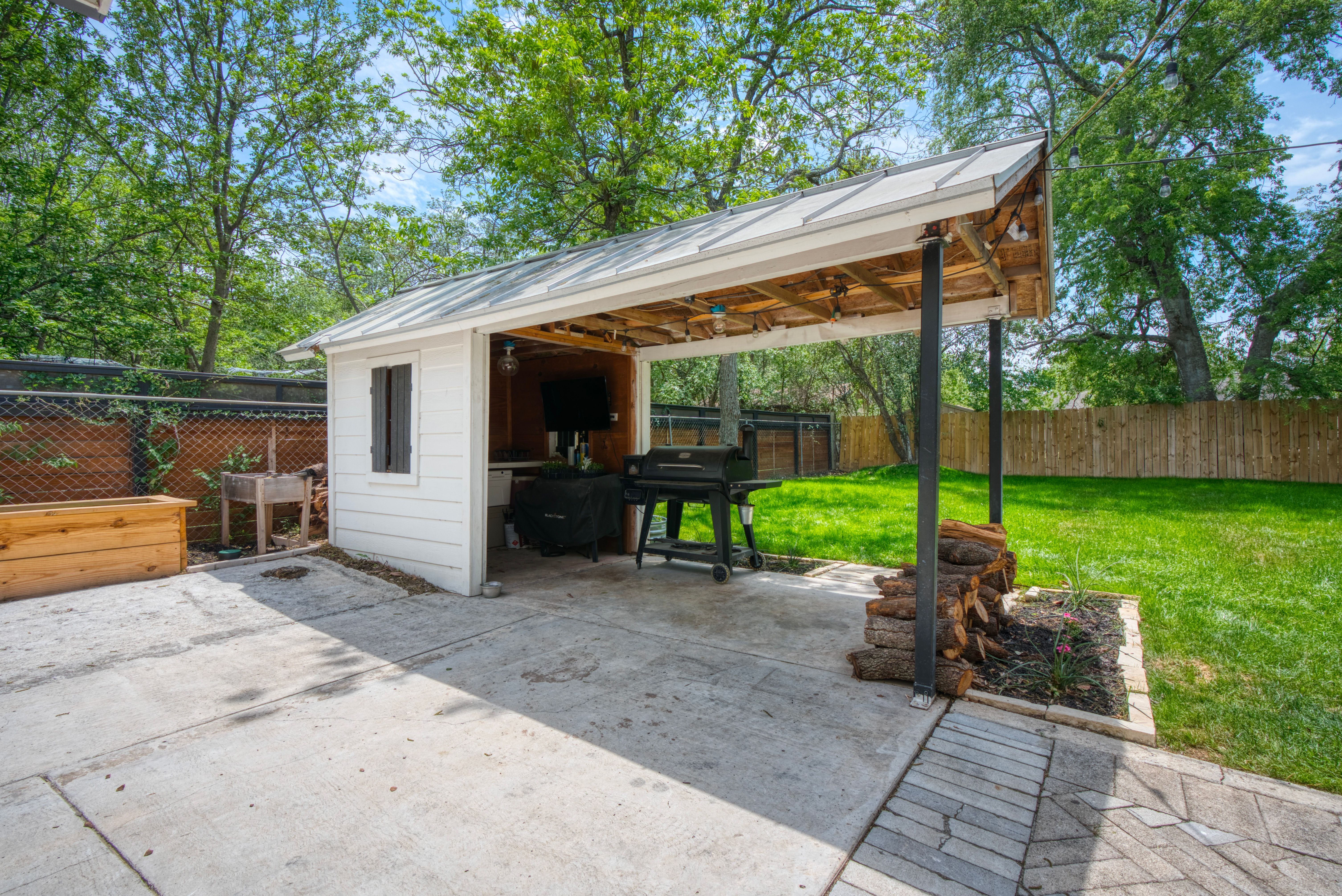 235 North Hidalgo Avenue 